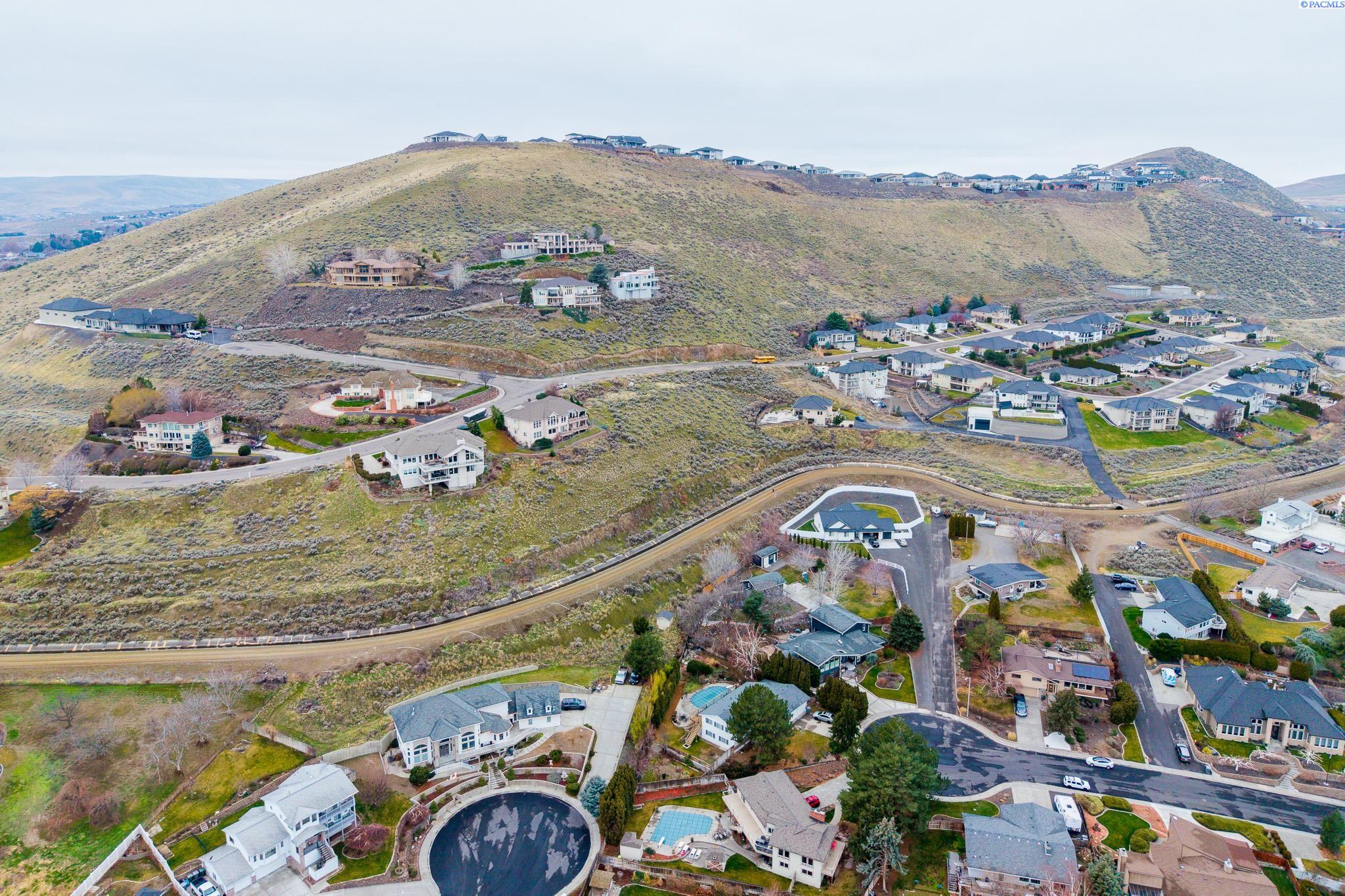 200 Meadow Hills Dr, Richland, WA 99352