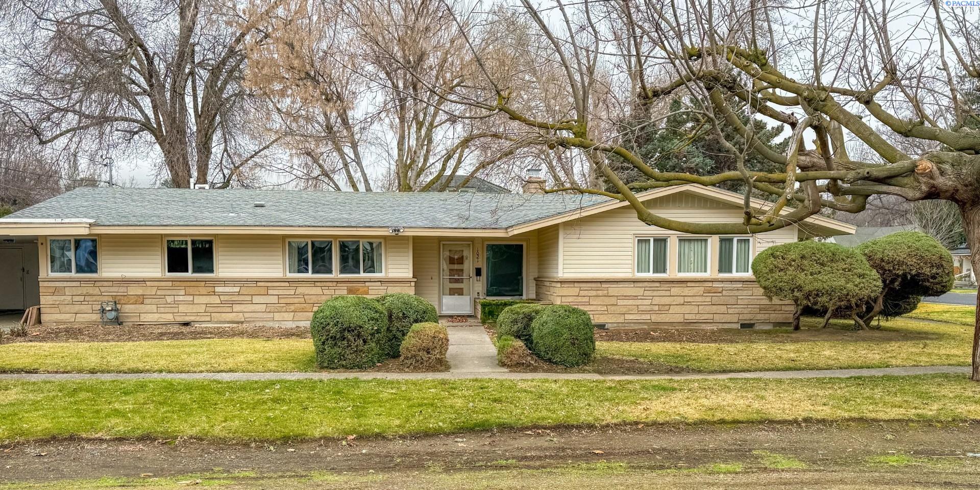 1021 Prosser Ave, Prosser, WA 99350