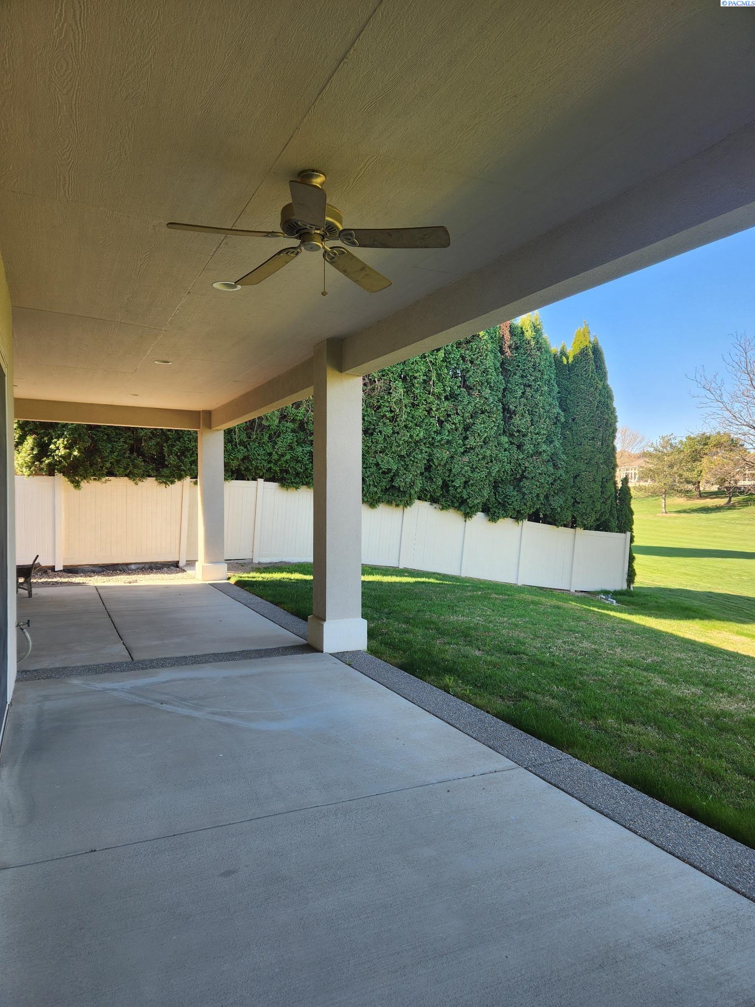 1208 Canyon Lakes Dr, Kennewick, WA 99337