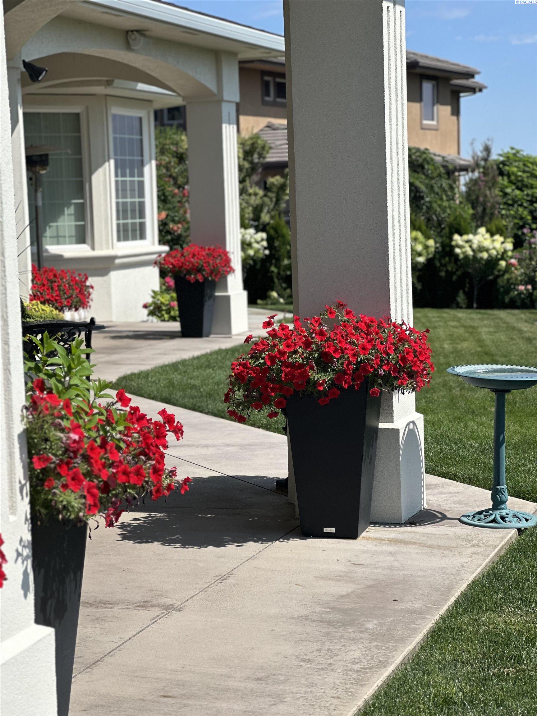 1294 White Bluffs, Richland, WA 99352