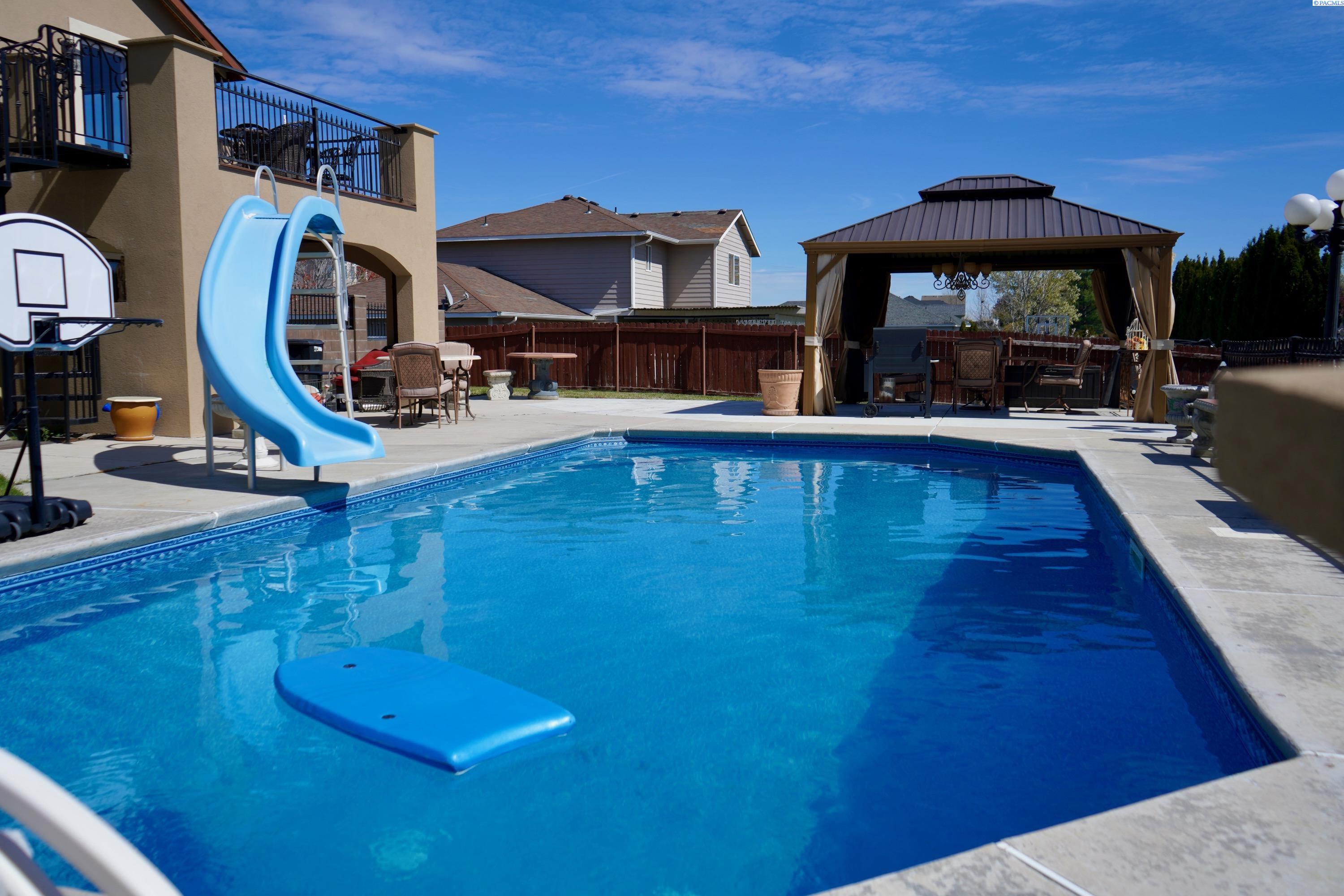 4406 Sahara Dr, Pasco, WA 99301