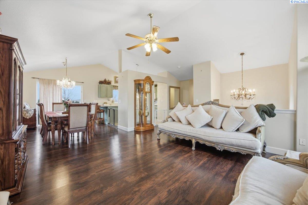 4406 Sahara Dr, Pasco, WA 99301