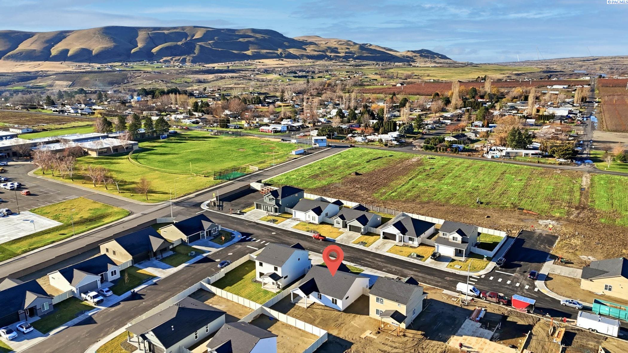 1202 18th St, Benton City, WA 99320