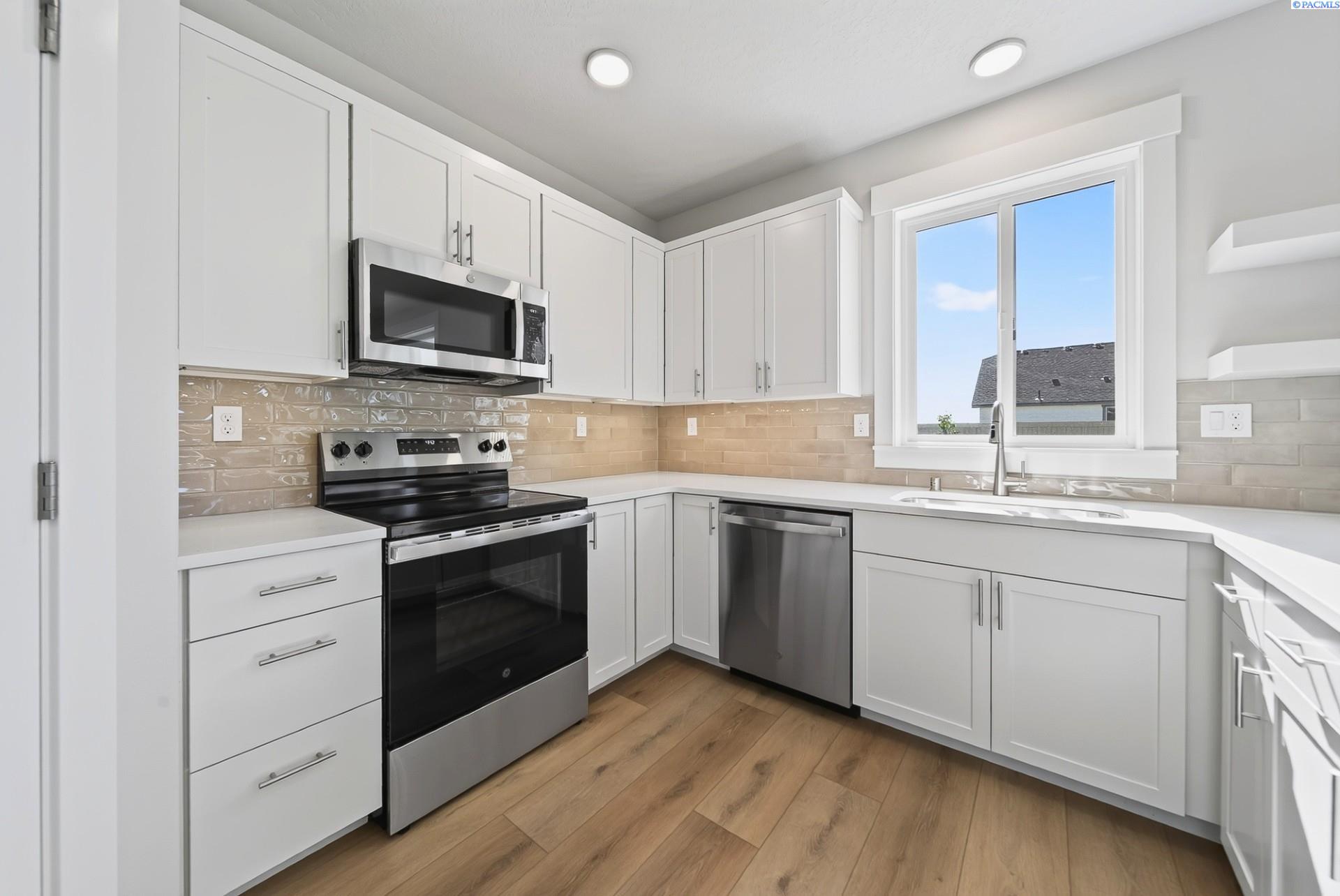 6616 Desert Ridge Ln, Pasco, WA 99301