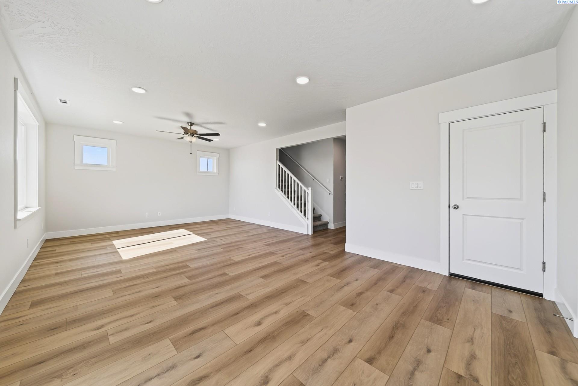 6616 Desert Ridge Ln, Pasco, WA 99301