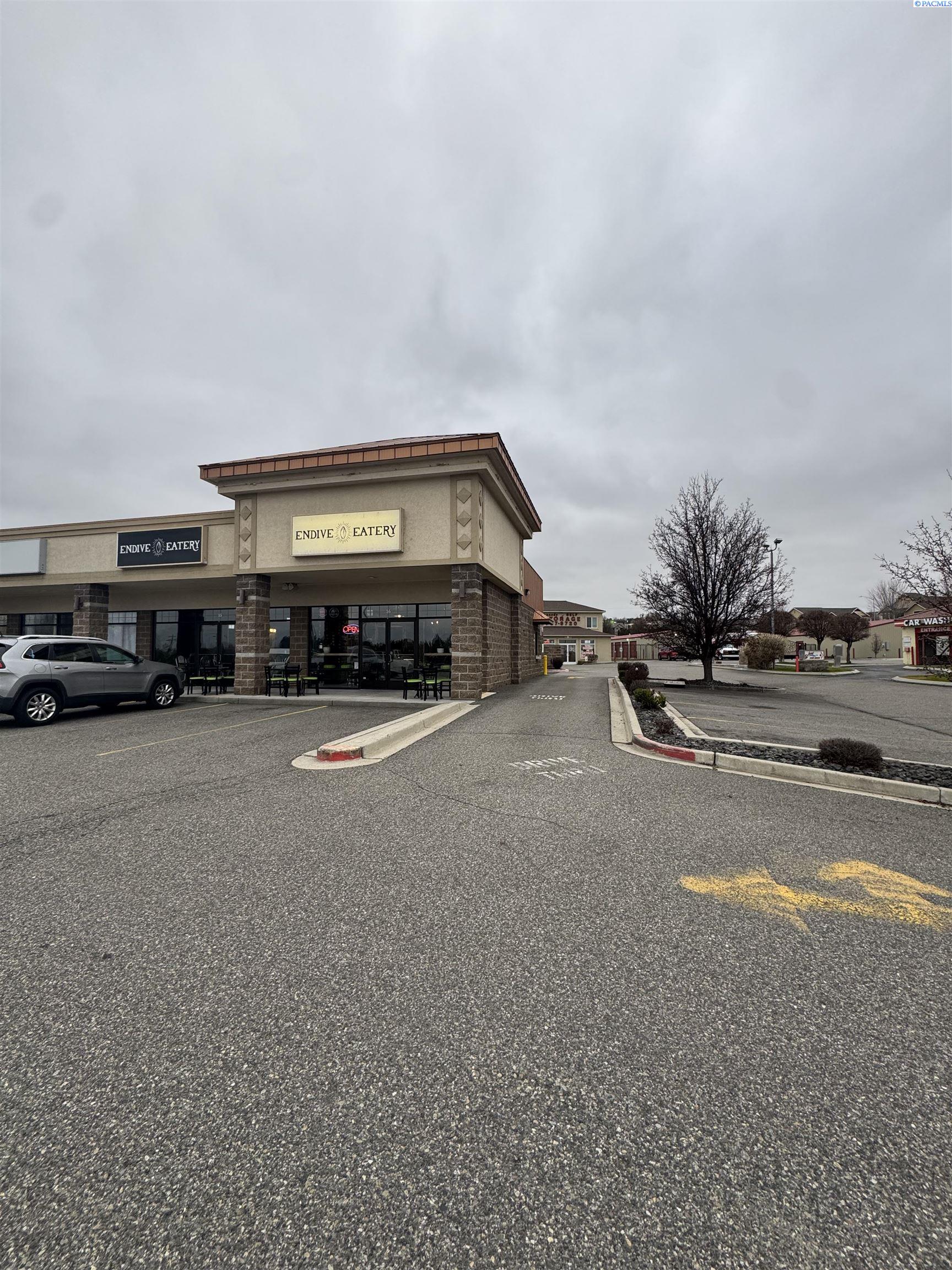 4001 Kennedy Rd #15,16, West Richland, WA 99353