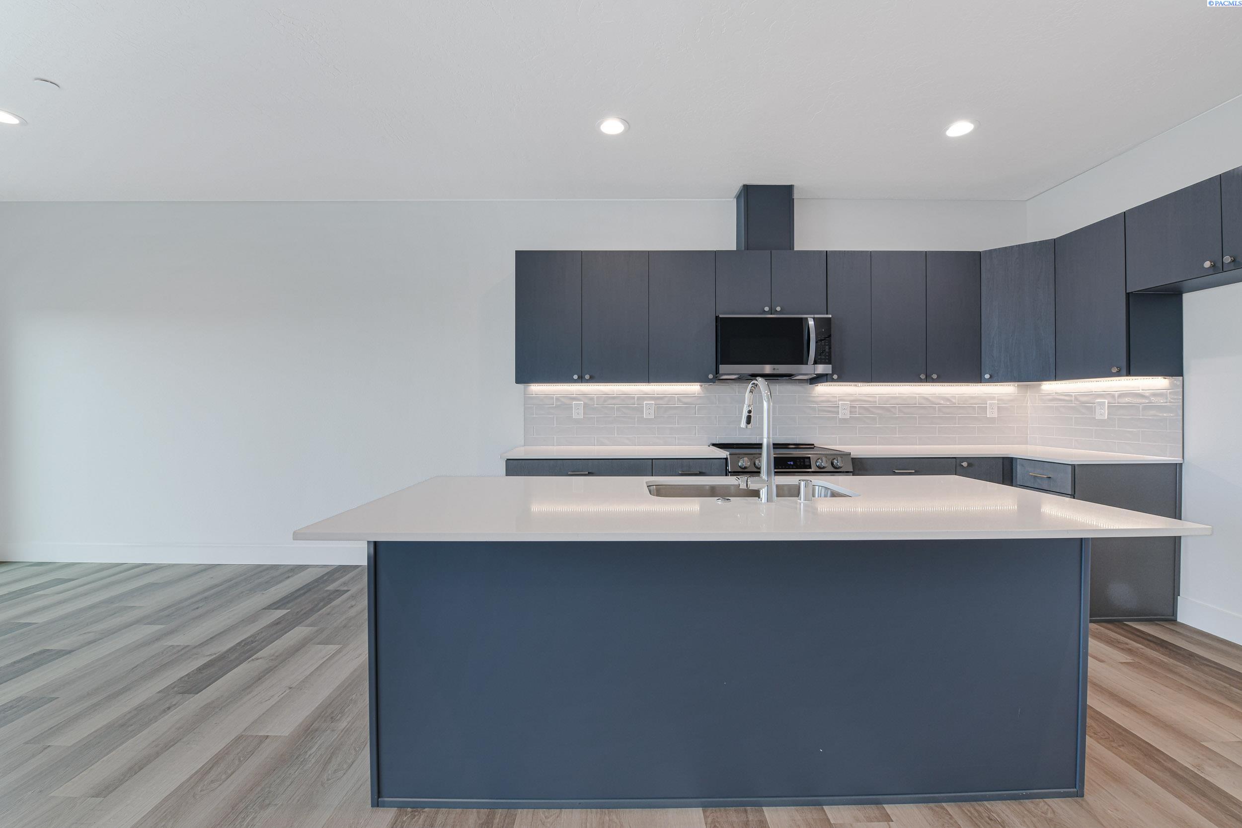 4537 Road 114 , Pasco, WA 99301