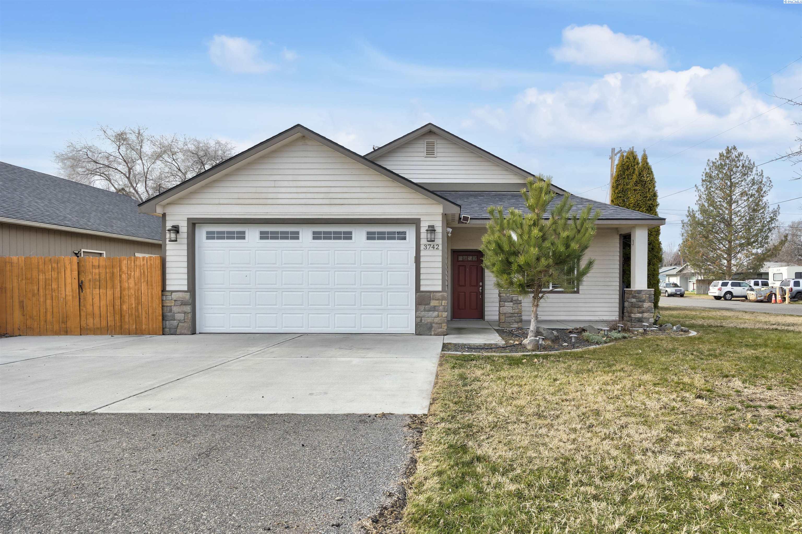 3742 Grant Loop, West Richland, WA 99353