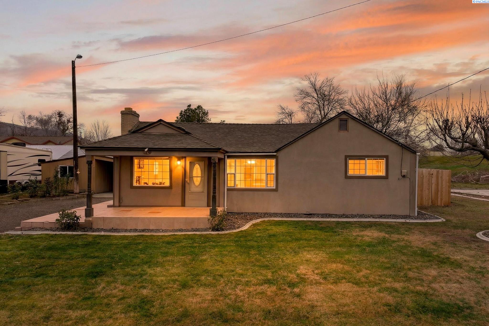 901 13th St, Benton City, WA 99320