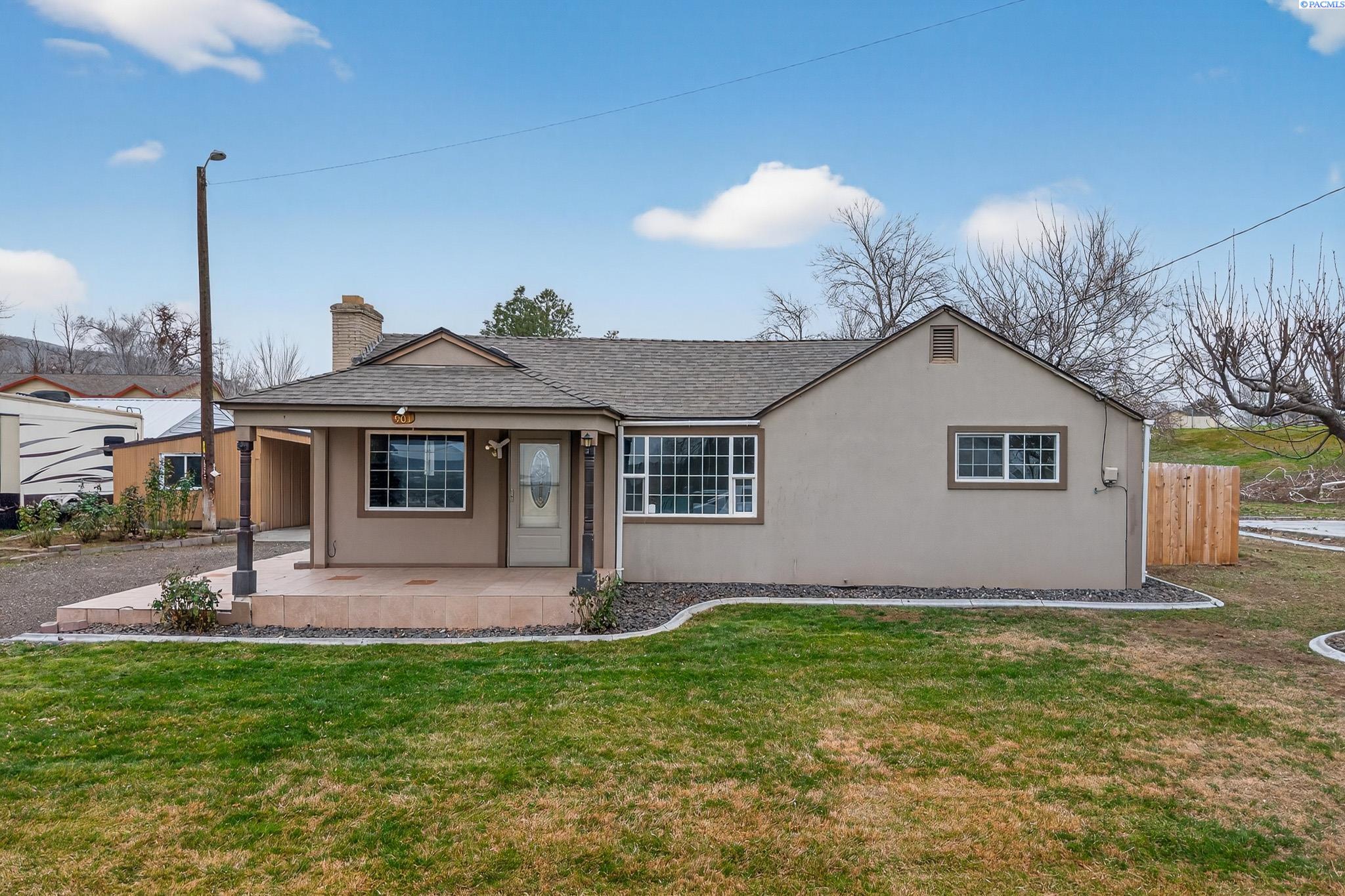 901 13th St, Benton City, WA 99320