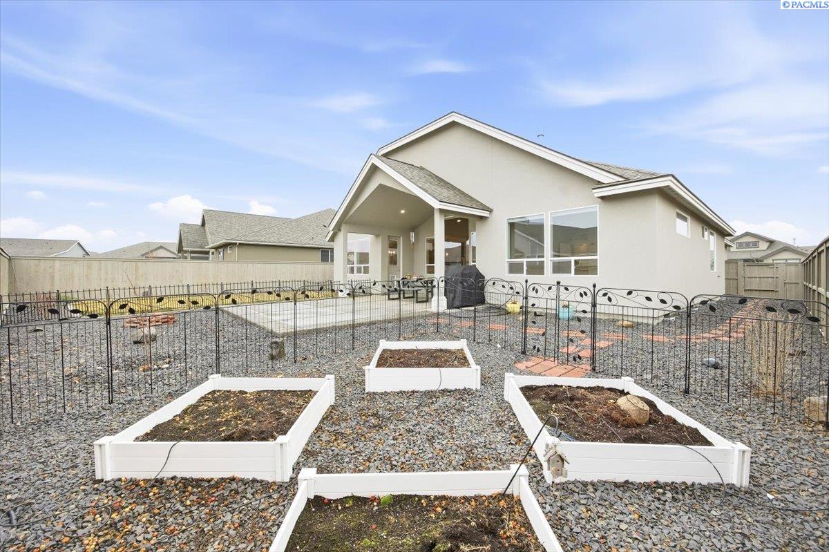 3182 Mountain Quail Ln, Richland, WA 99354