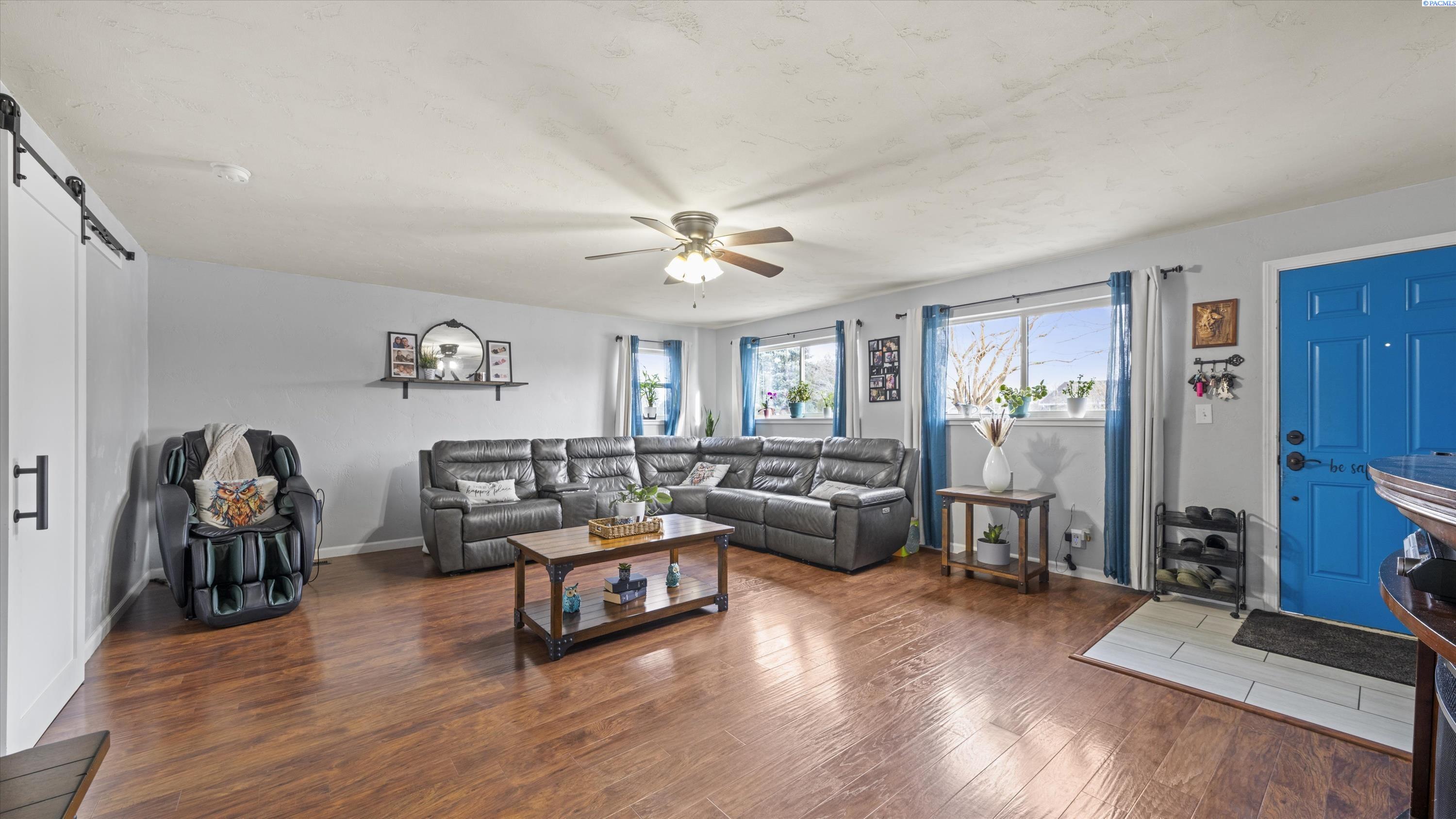 420 Edison Pl, Kennewick, WA 99336