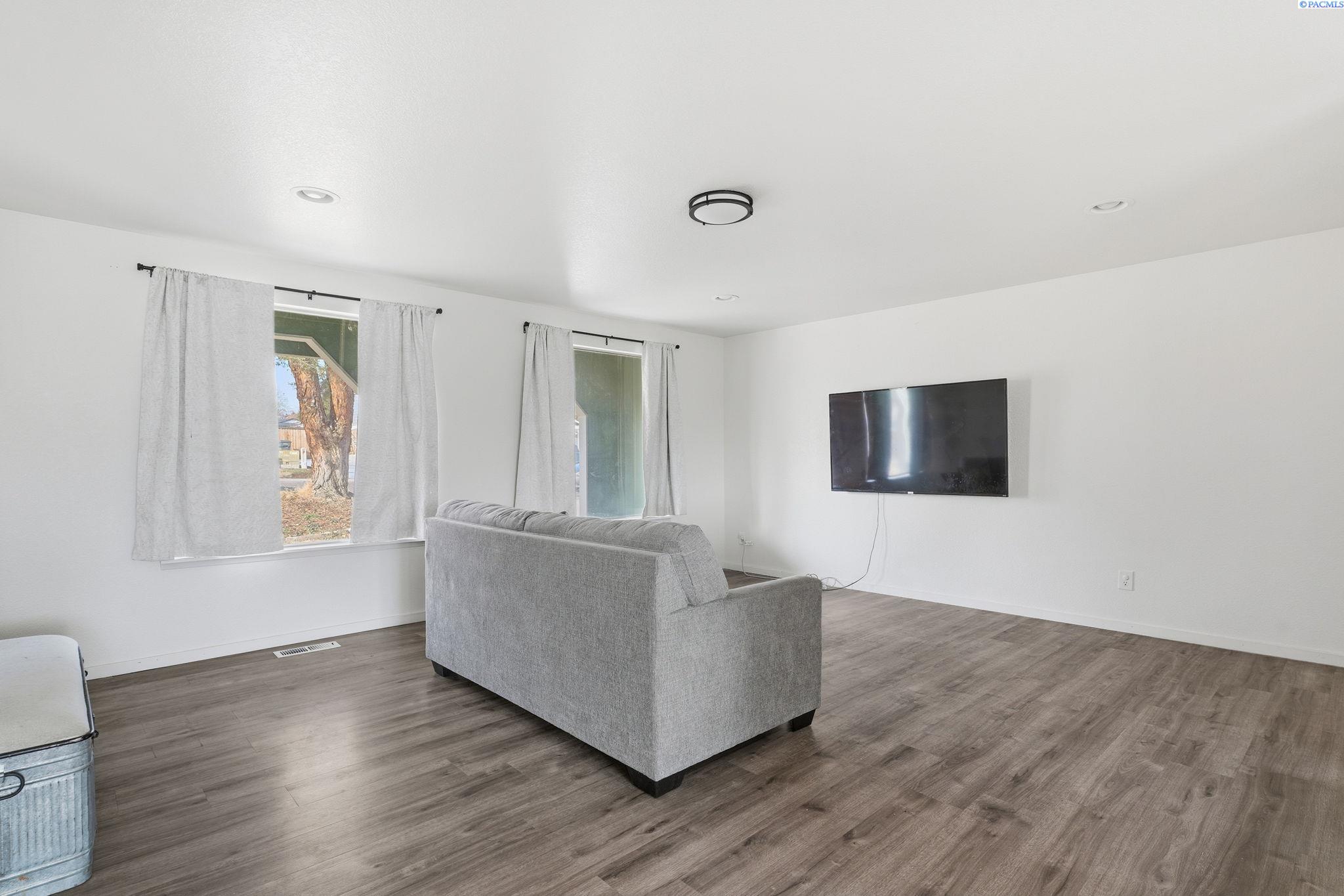 1409 Olympia Pl, Kennewick, WA 99337