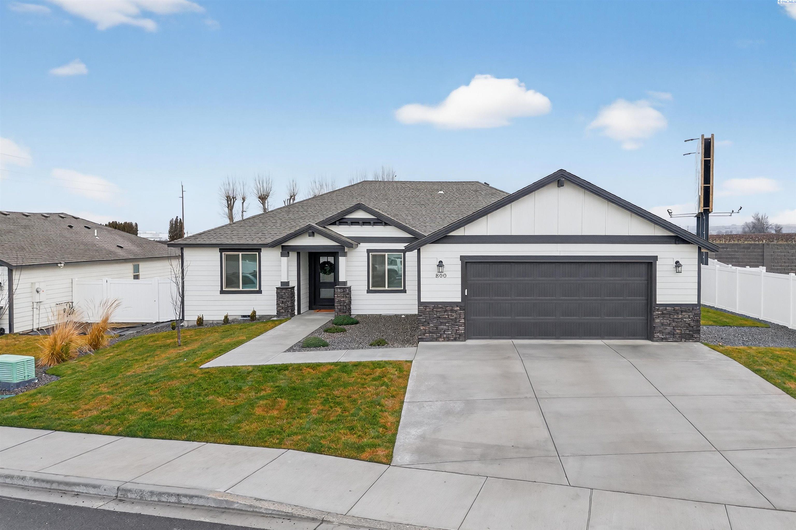 800 Vineyard St, Grandview WA 98930