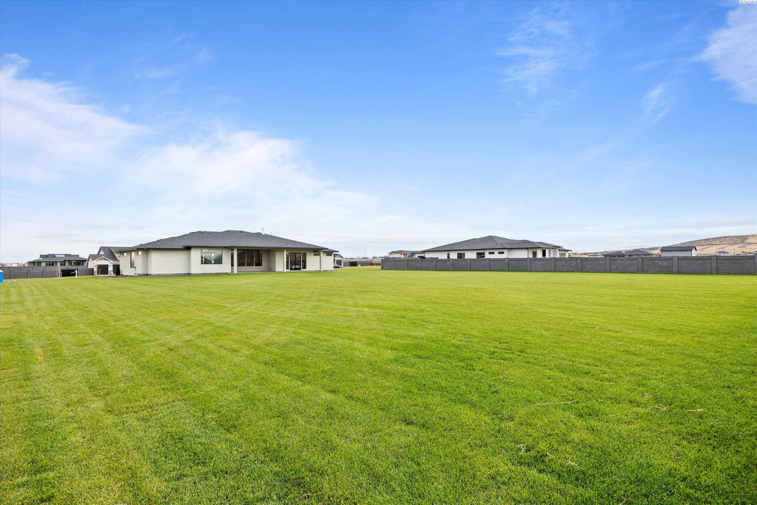 7208 Ambrosia St, Kennewick, WA 99338