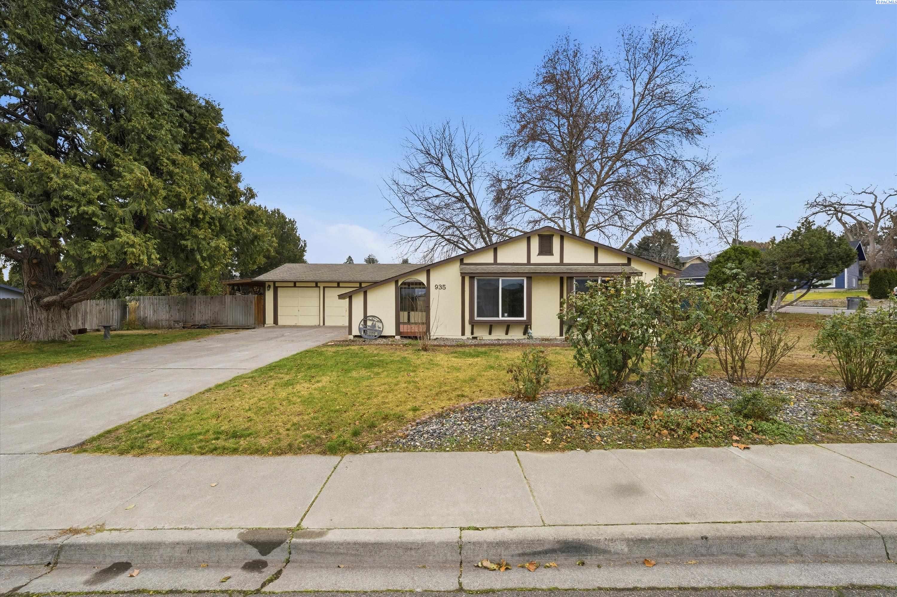 935 14th Pl, Kennewick, WA 99337