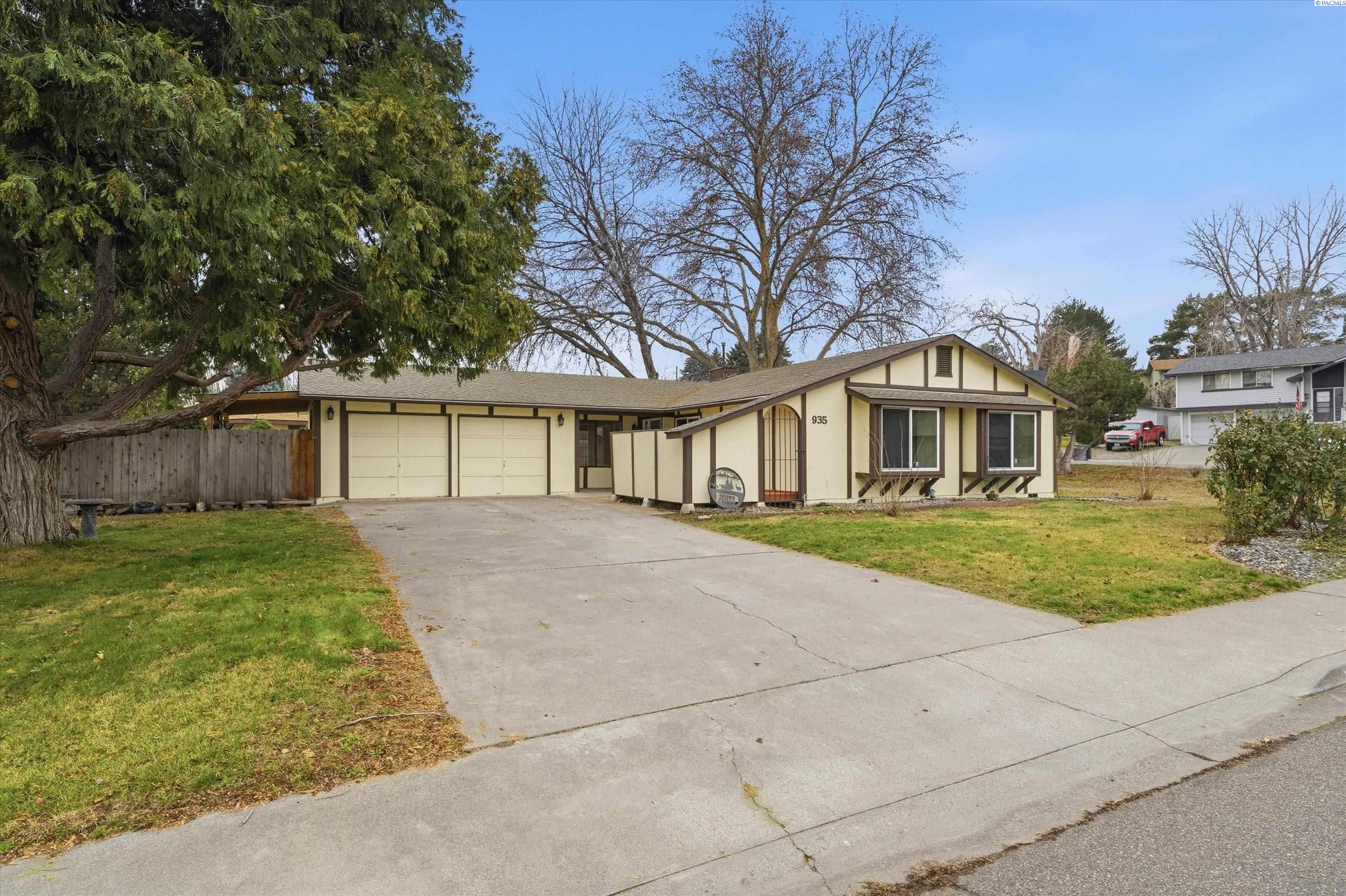 935 14th Pl, Kennewick, WA 99337