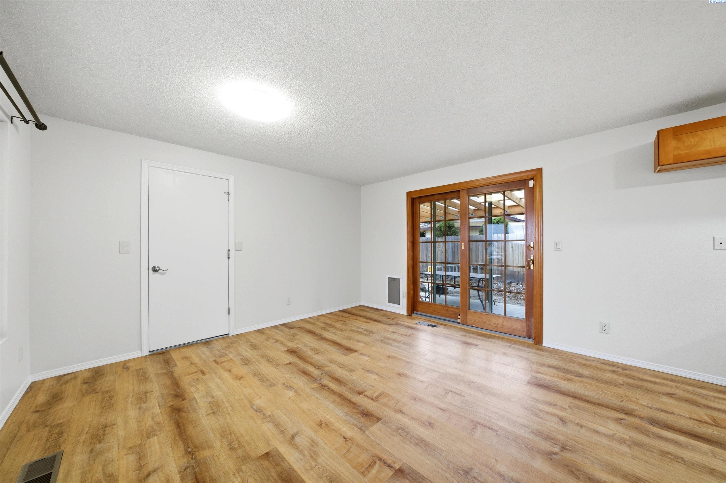 935 14th Pl, Kennewick, WA 99337