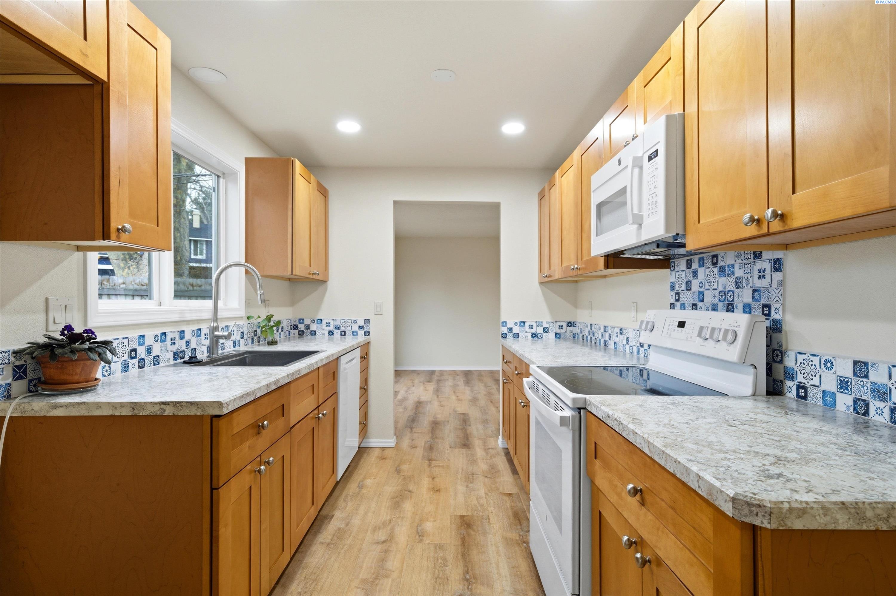 935 14th Pl, Kennewick, WA 99337