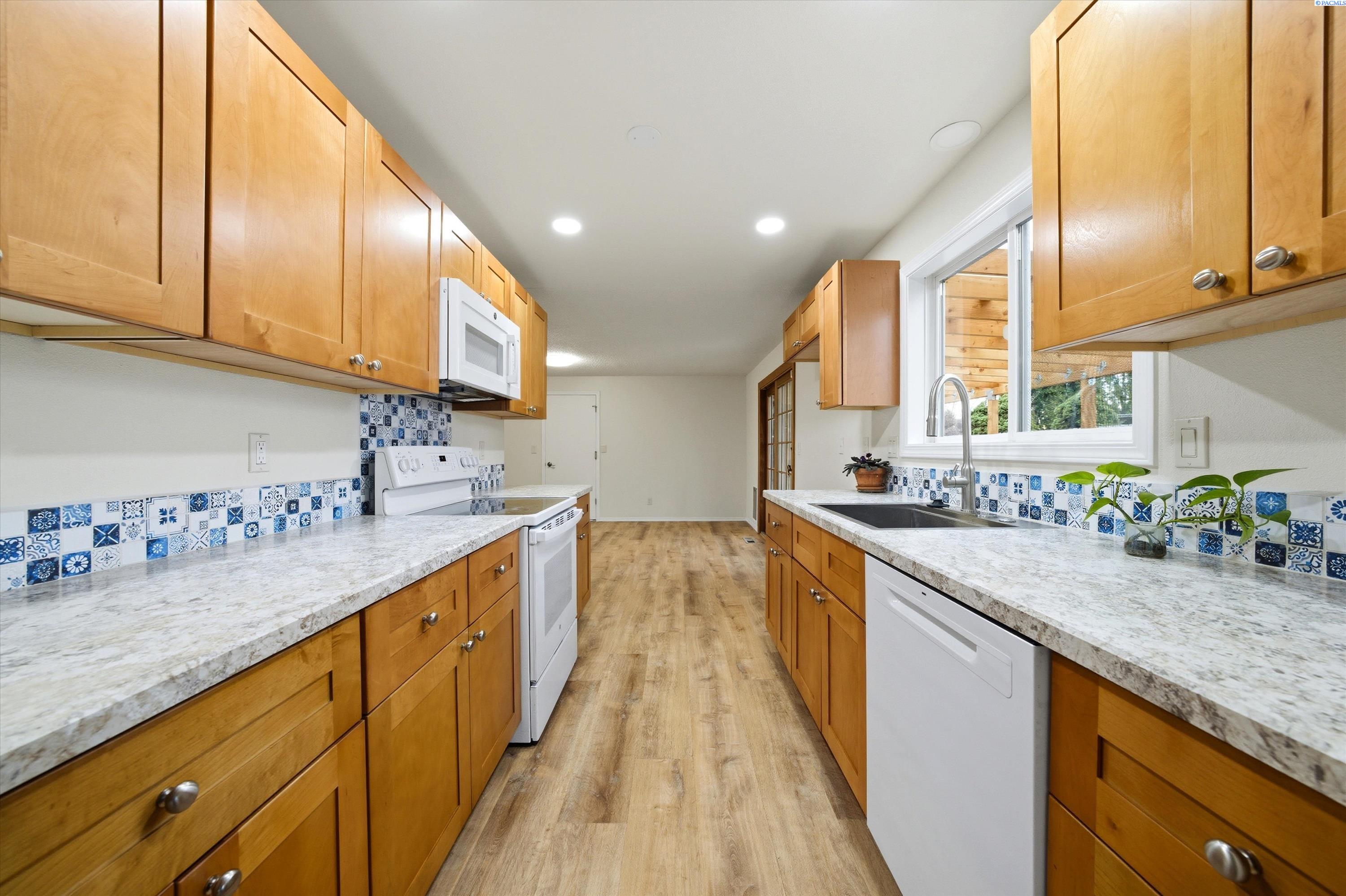 935 14th Pl, Kennewick, WA 99337