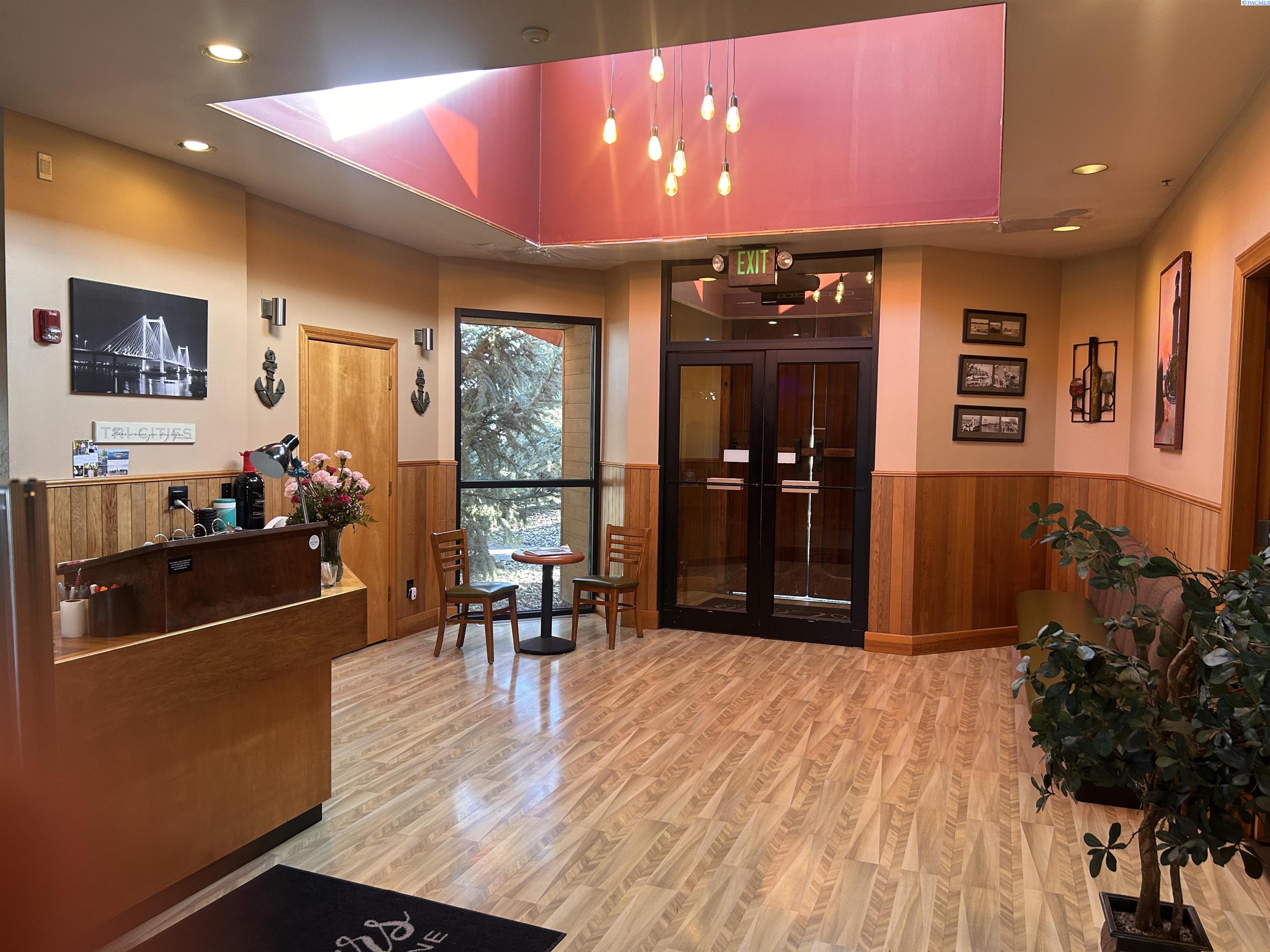 355 Clover Island Dr, Kennewick, WA 99336