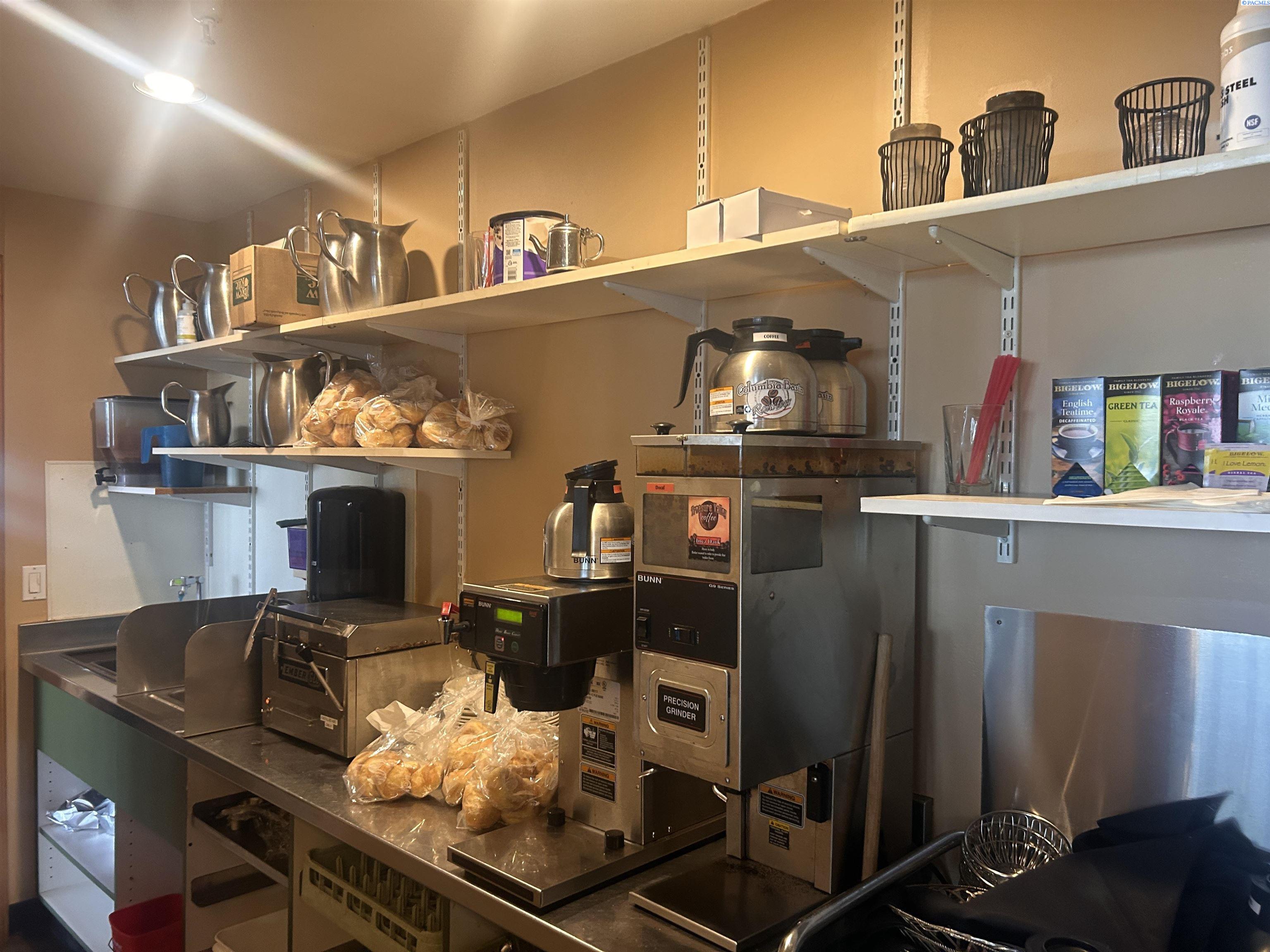 355 Clover Island Dr, Kennewick, WA 99336