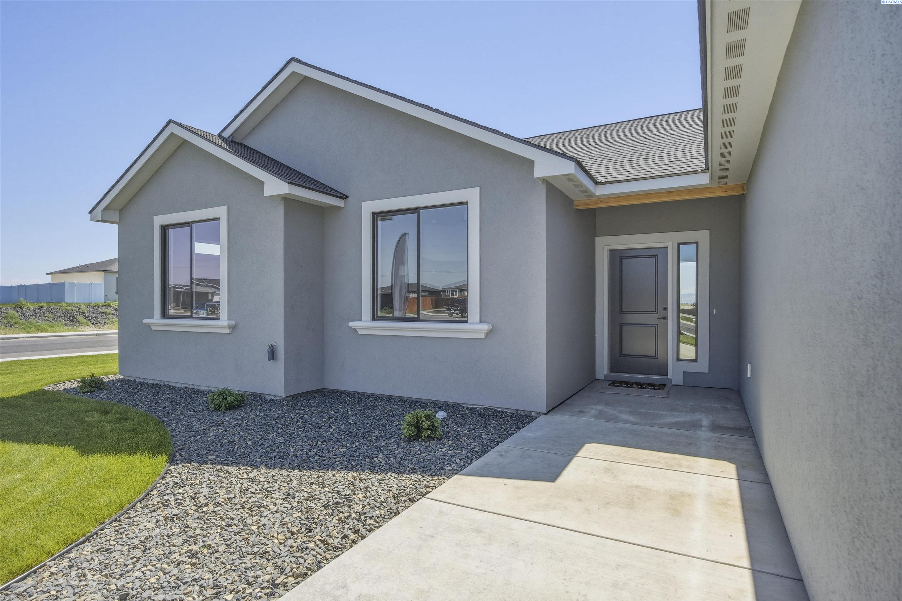 2914 Helena St, Pasco, WA 99301