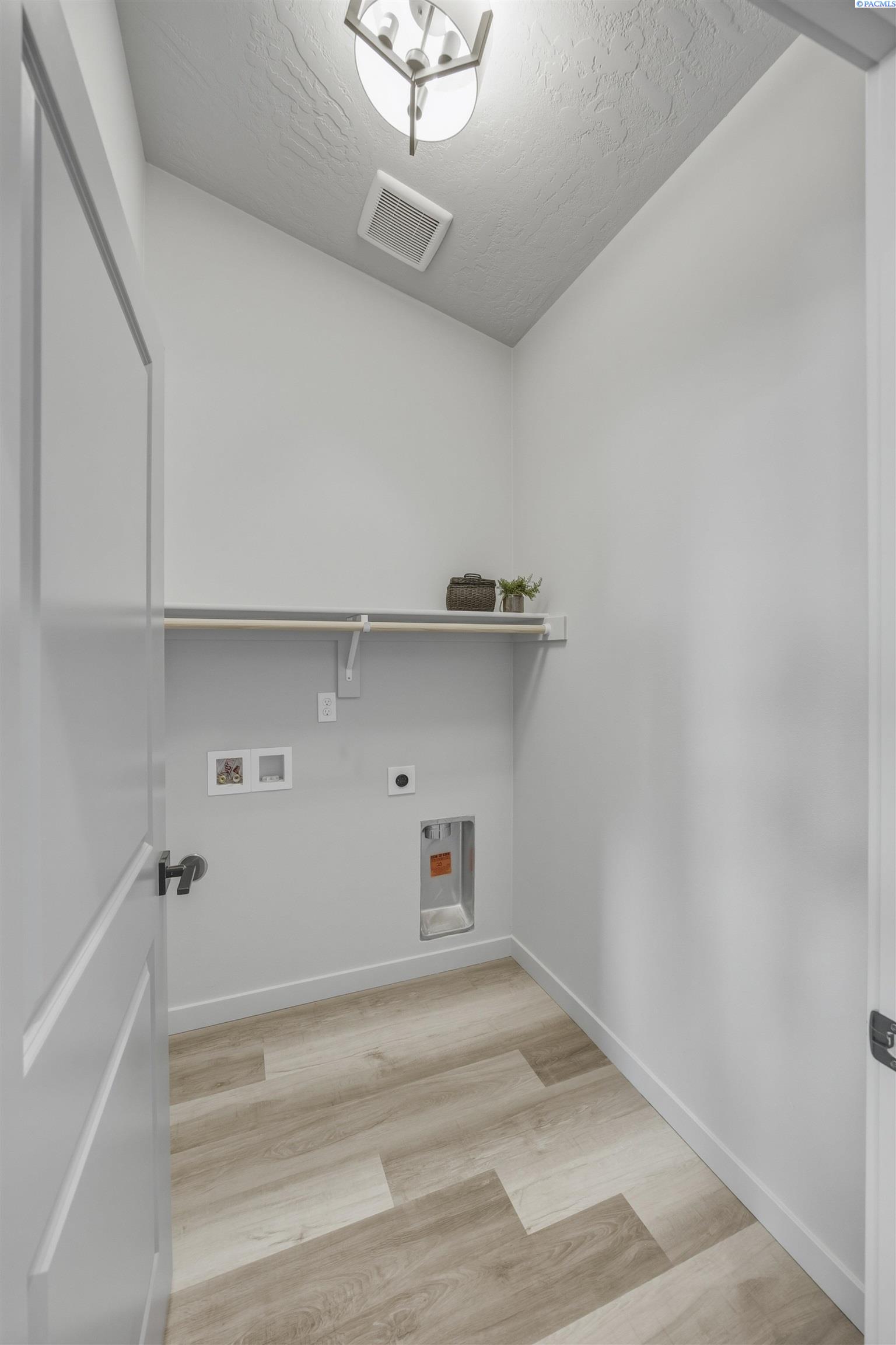 2914 Helena St, Pasco, WA 99301