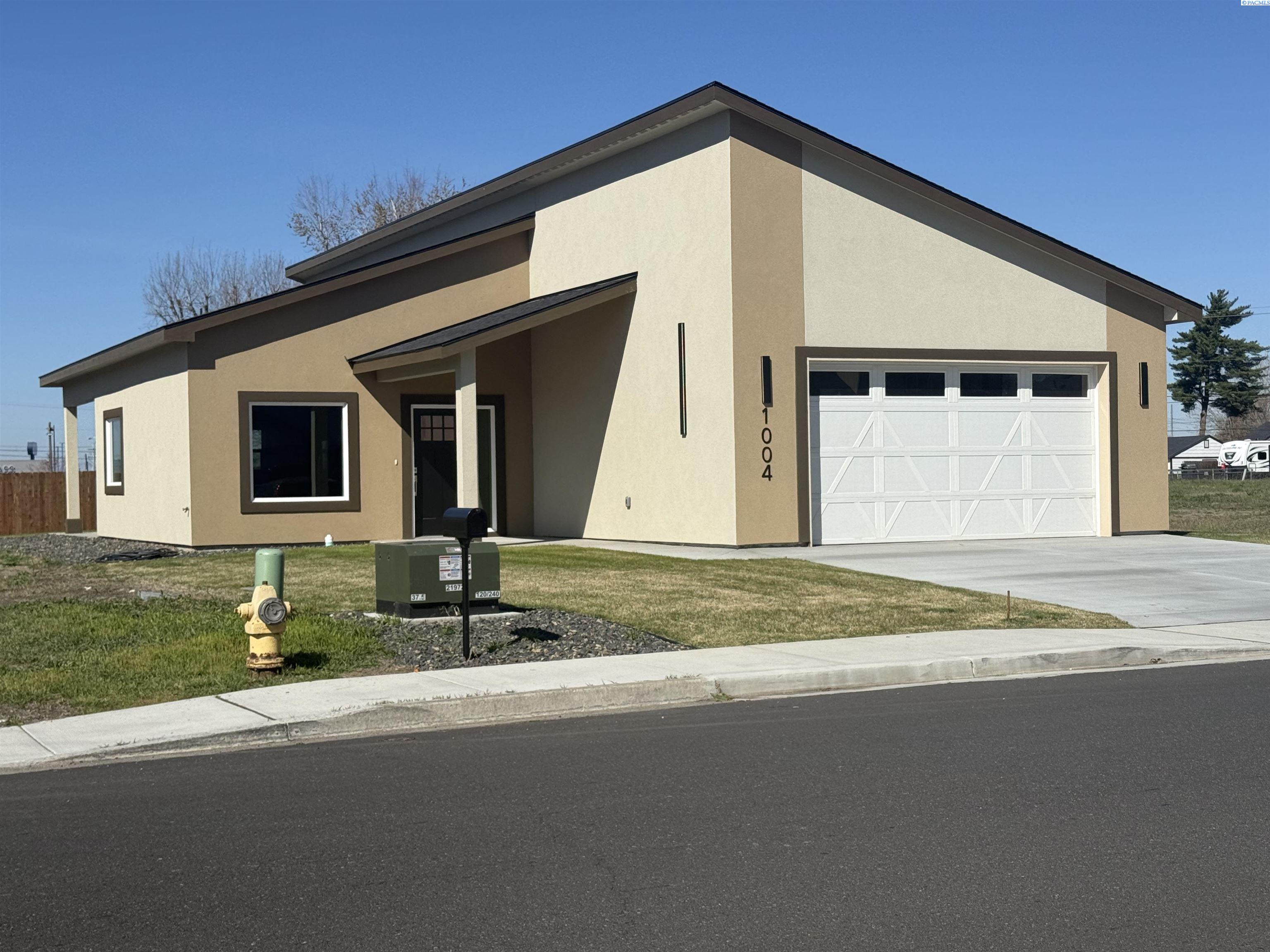1004 N 26th Ave, Pasco WA 99301