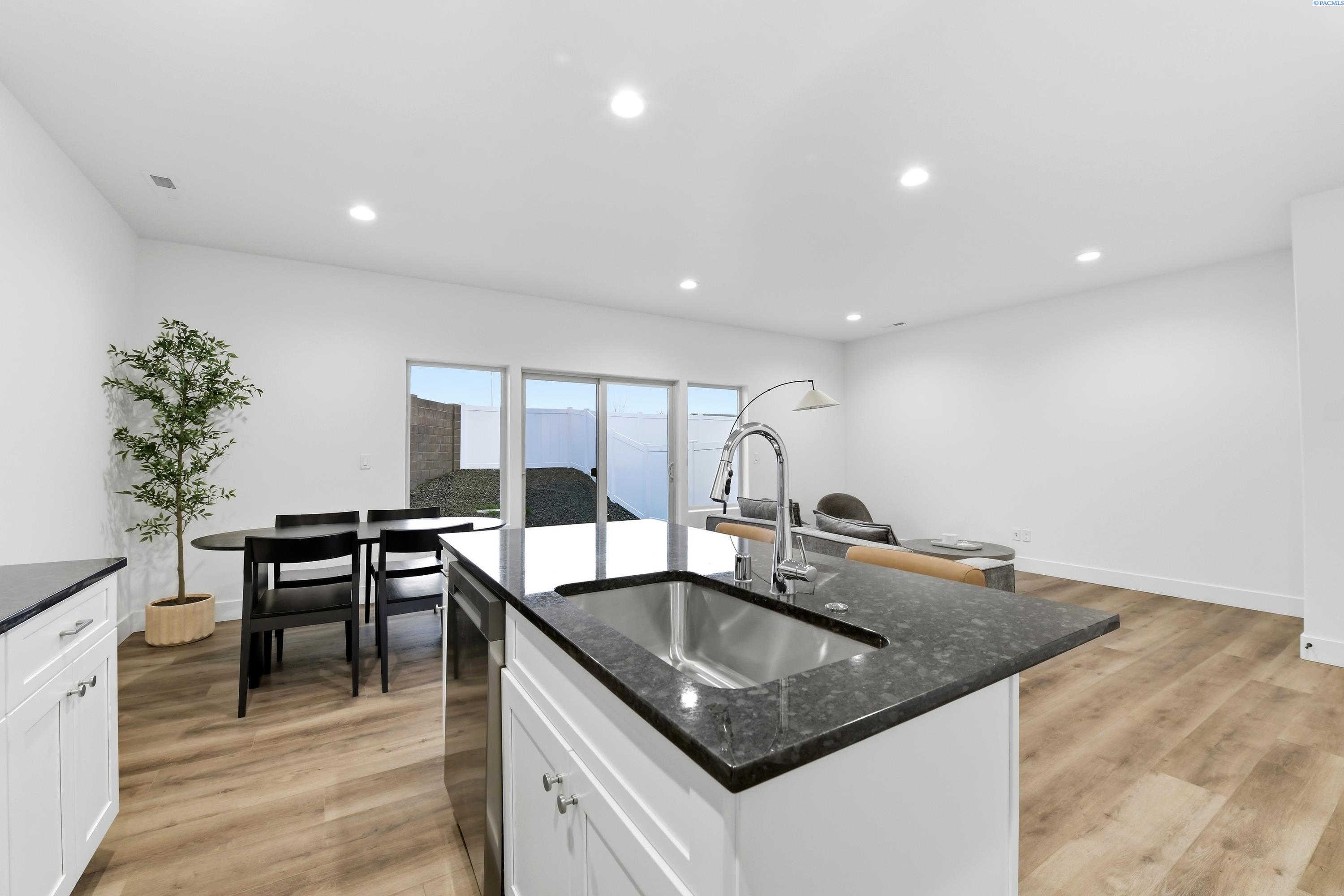 7423 Grapevine Ct, West Richland WA 99353