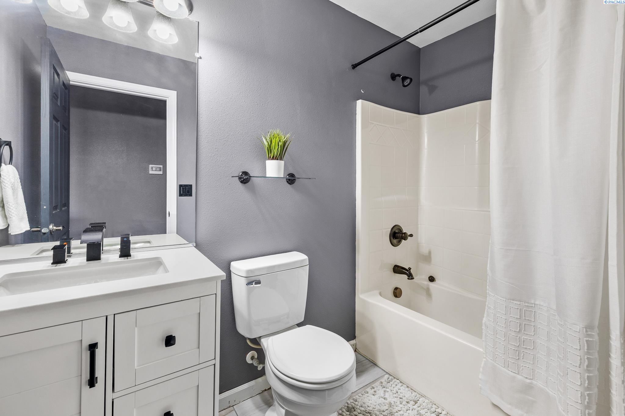 4916 Malaga Dr, Pasco, WA 99301