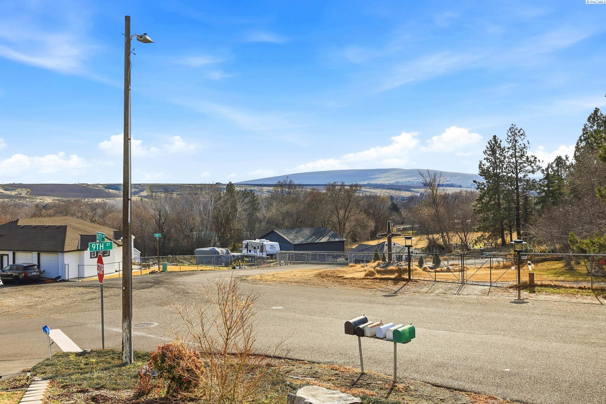 1313 9th St, Benton City, WA 99320