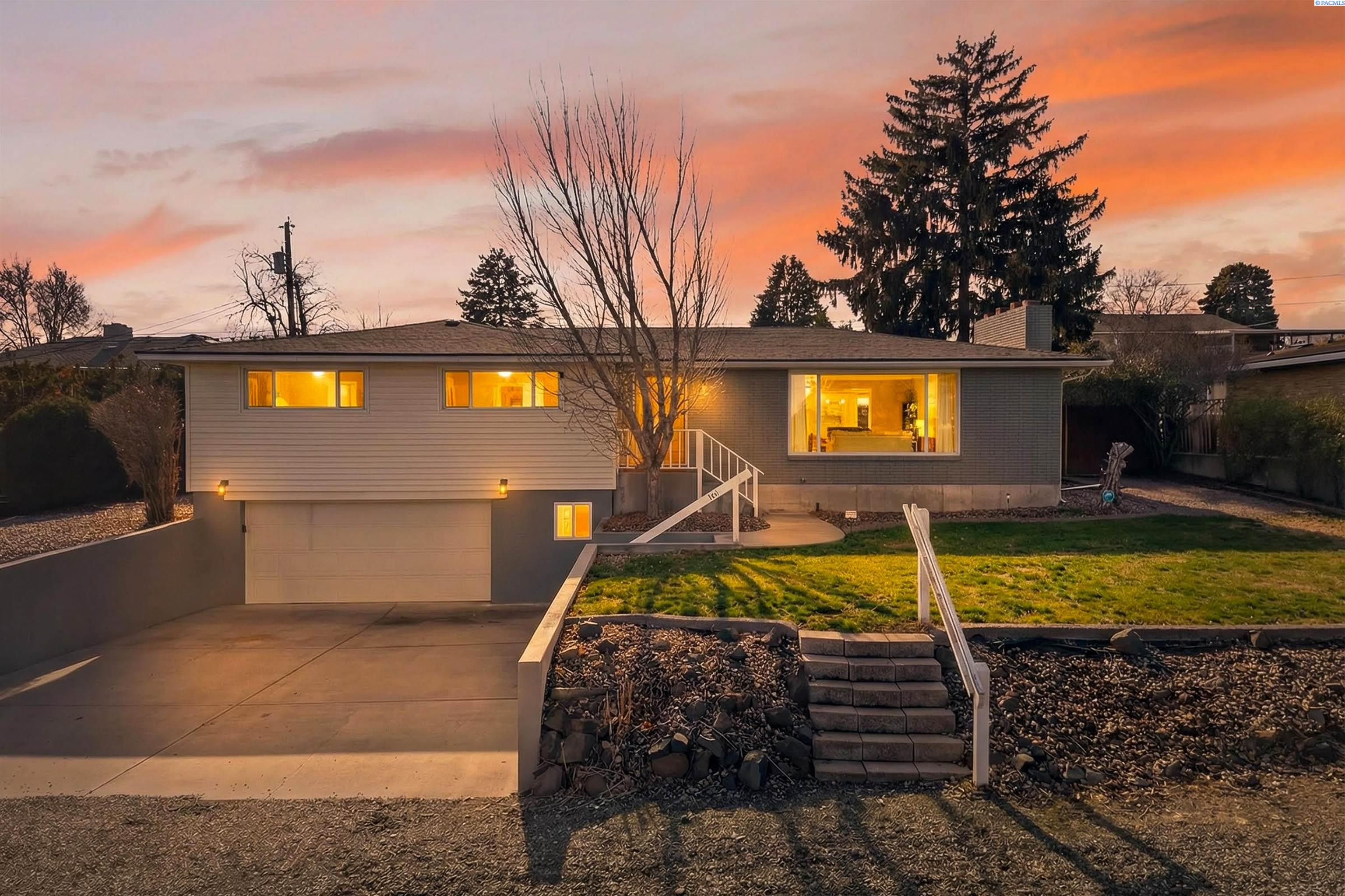 1811 11th Ave, Kennewick, WA 99336