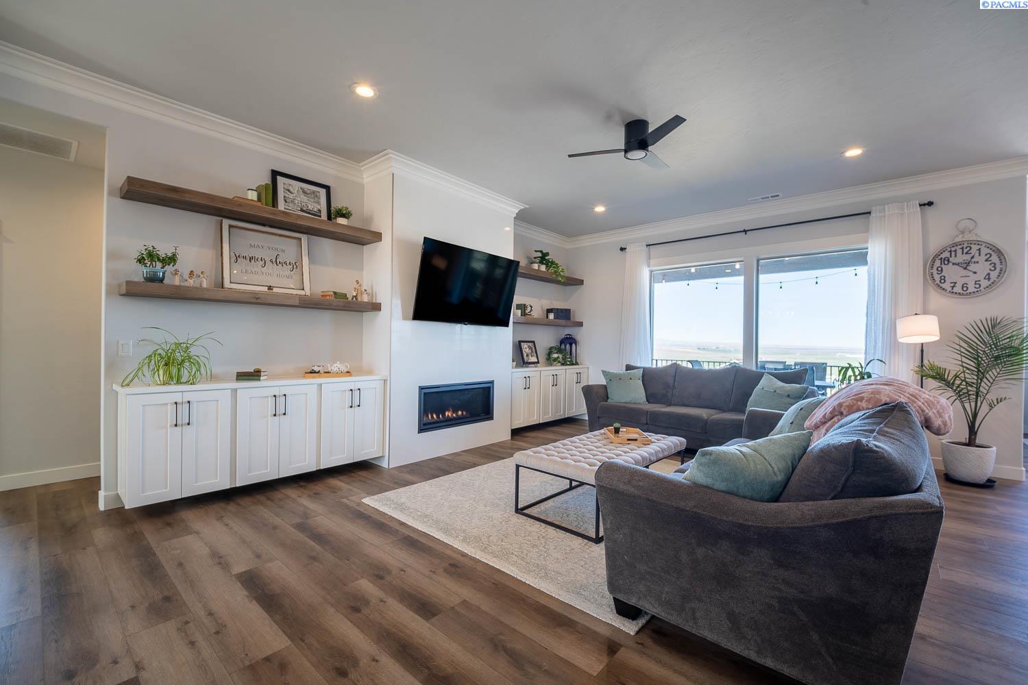 7060 Ithaca St, West Richland, WA 99353