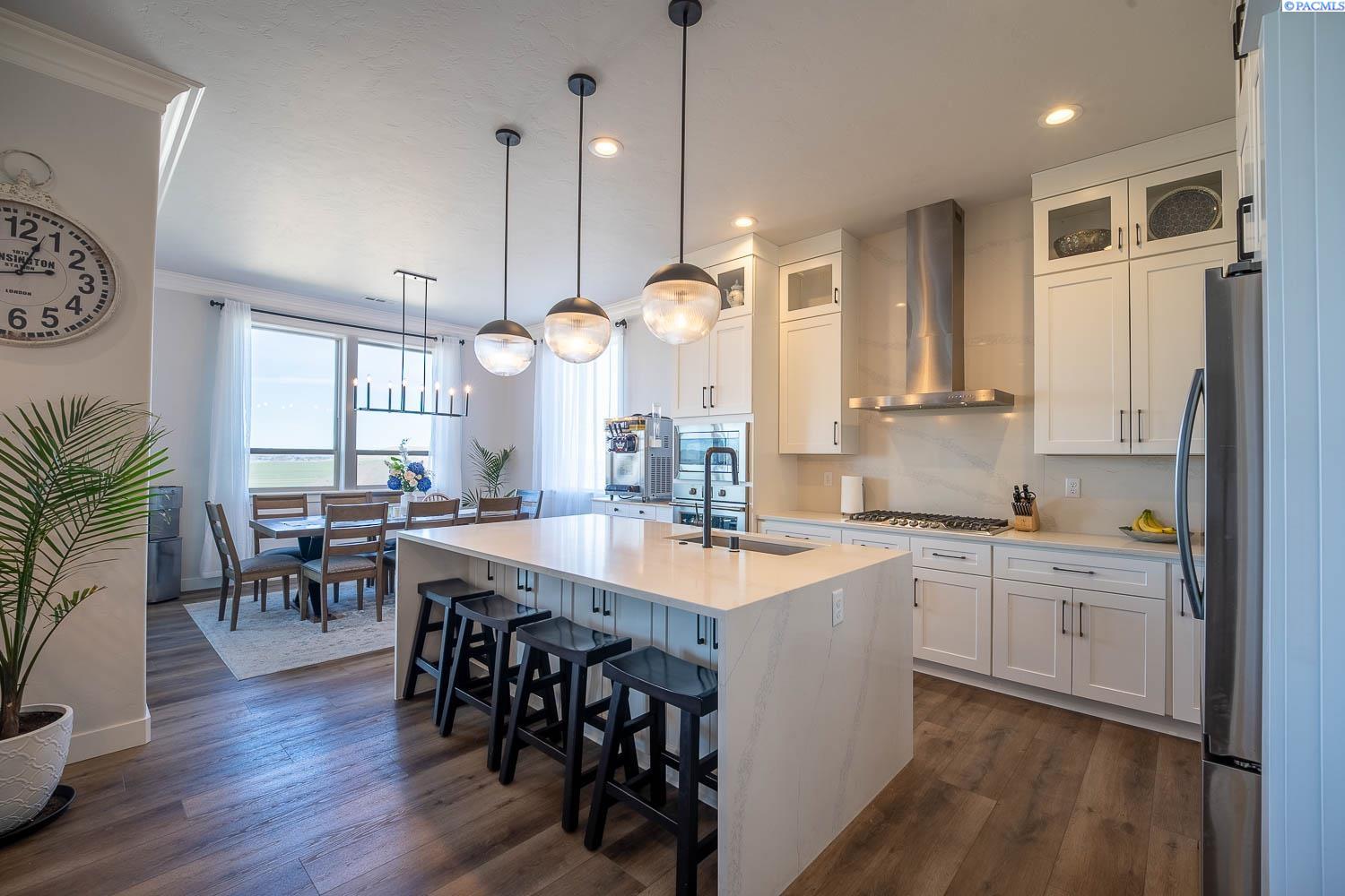 7060 Ithaca St, West Richland, WA 99353
