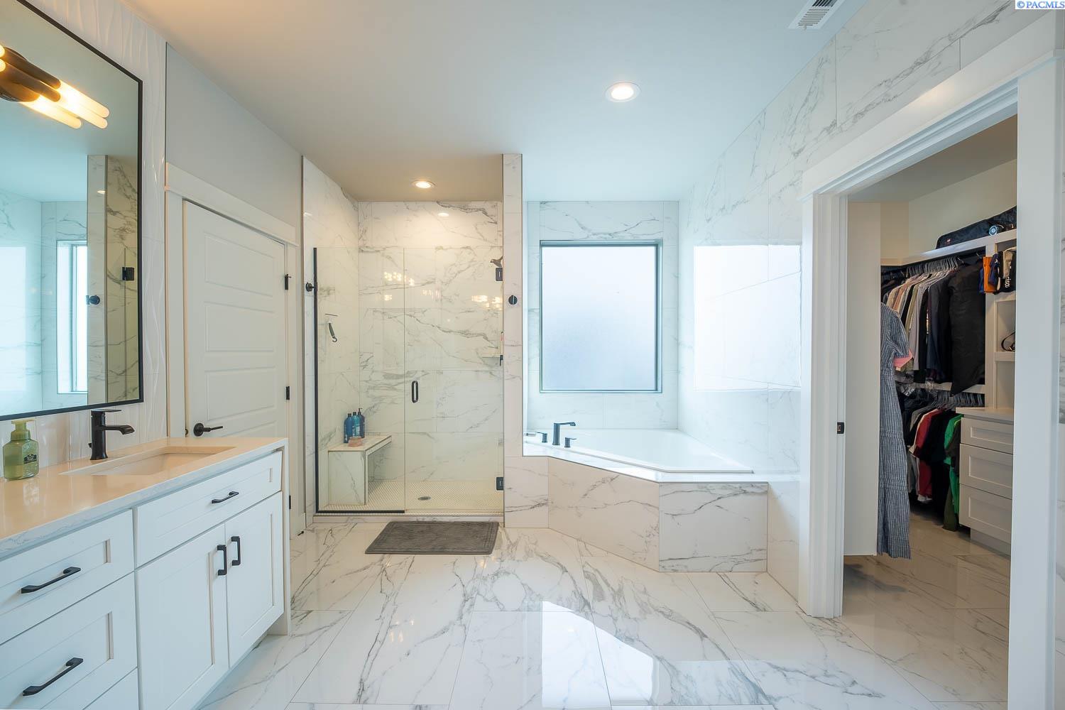 7060 Ithaca St, West Richland, WA 99353