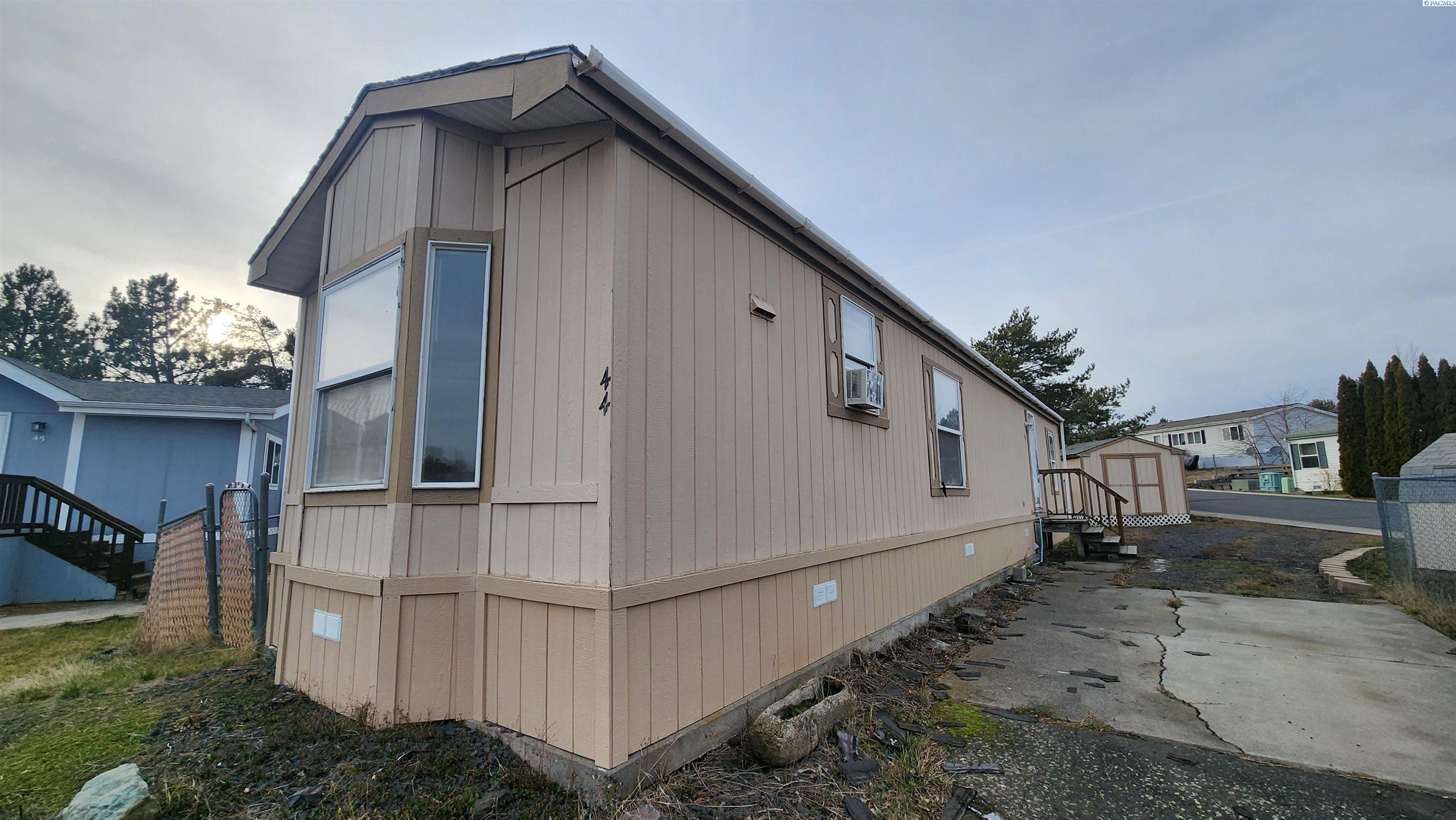 Homes for sale in Pullman, WA | 255 Nw Golden Hills Dr, Pullman, WA 99163 | MLS# 290466