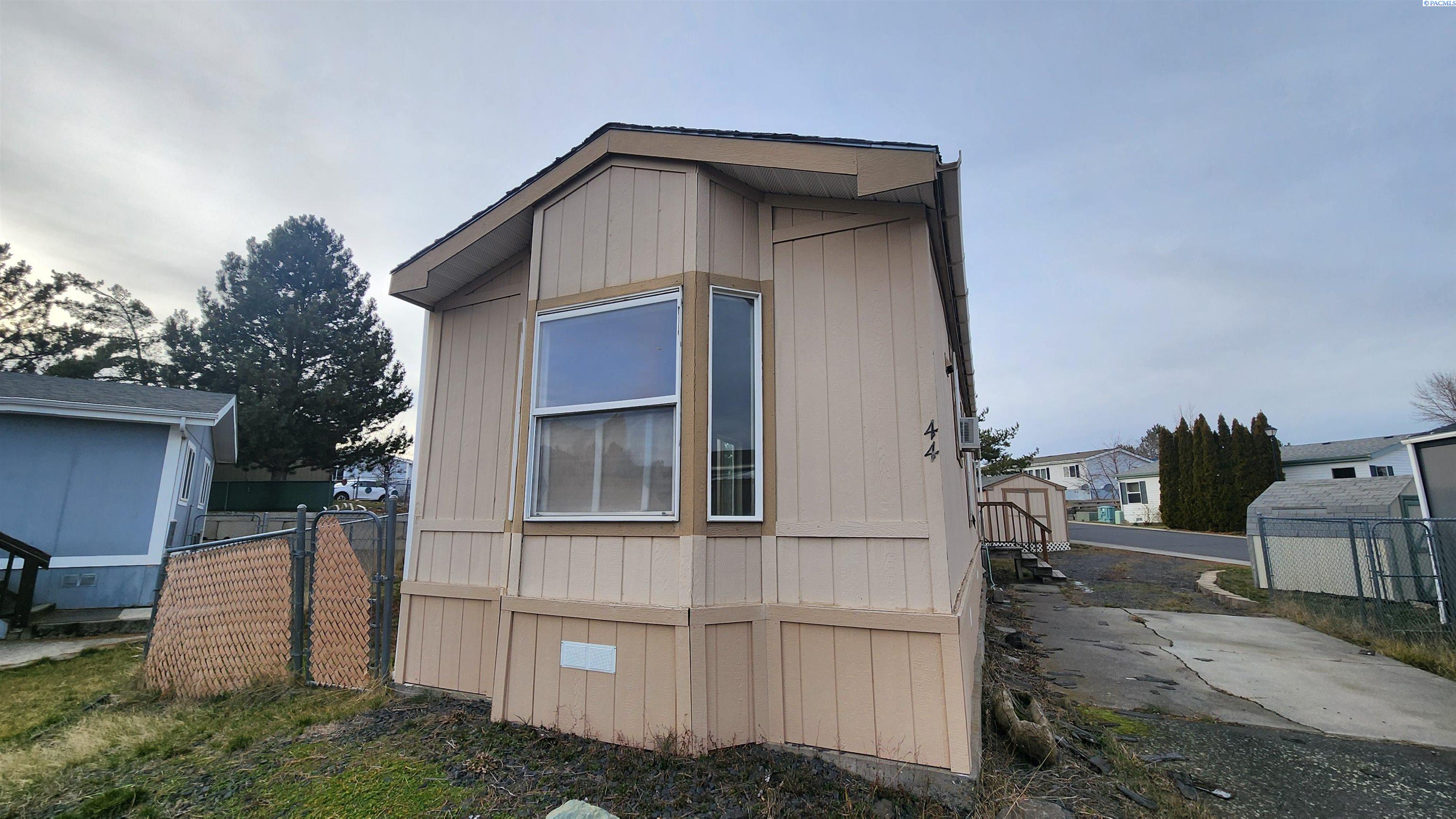 Homes for sale in Pullman, WA | 255 Nw Golden Hills Dr, Pullman, WA 99163 | MLS# 290466