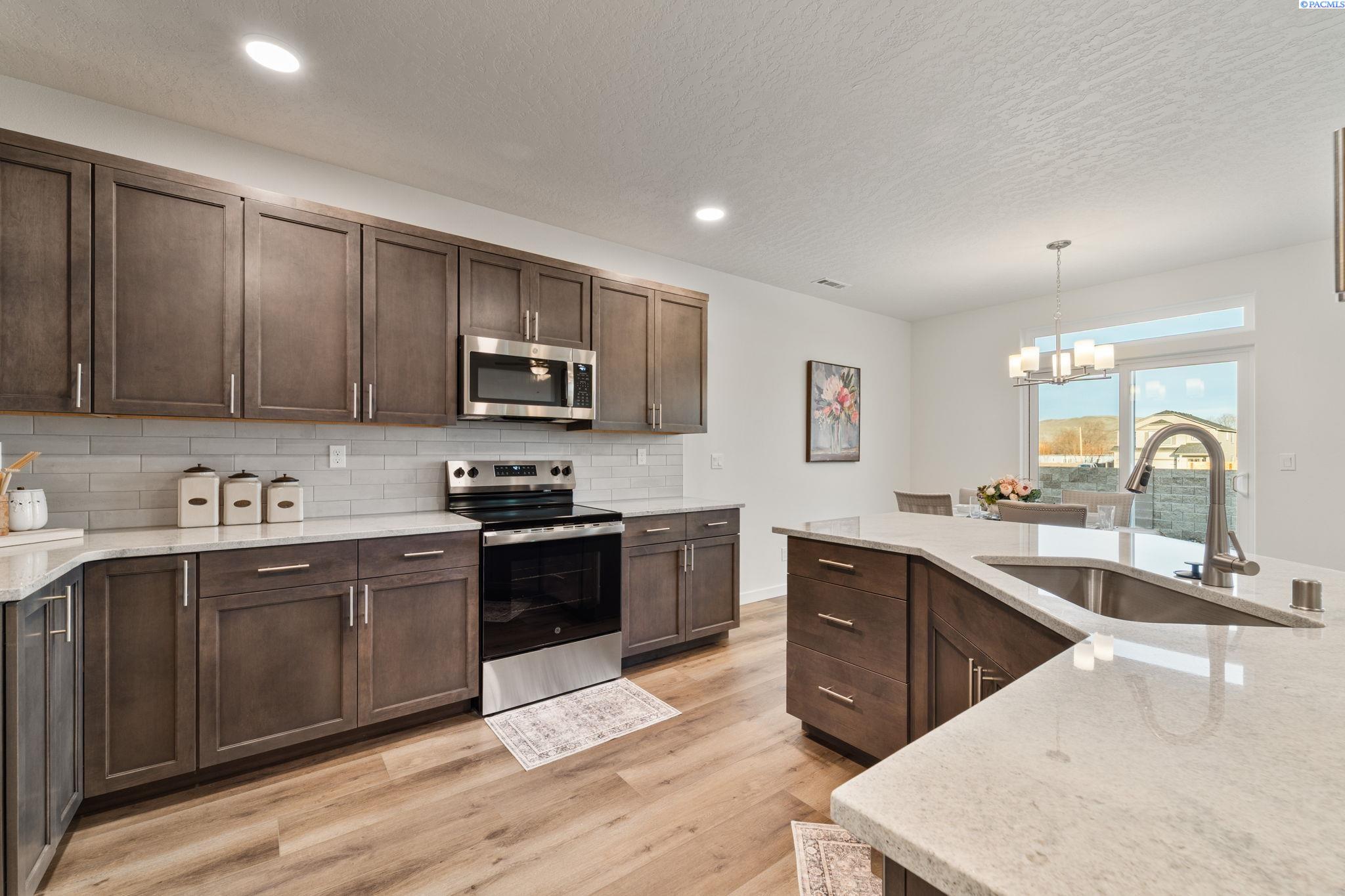 191549 River Crest Pl, Plymouth, WA 99346