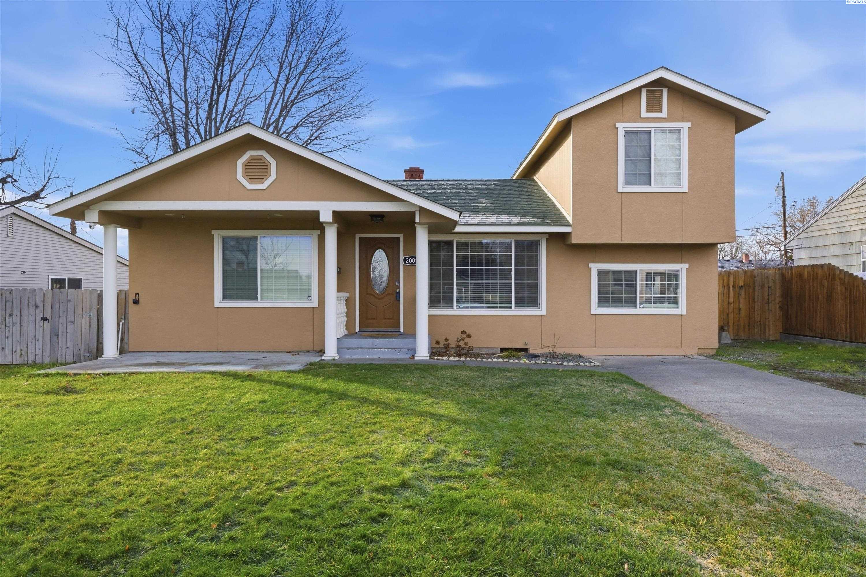 2009 3rd Ave, Kennewick, WA 99336