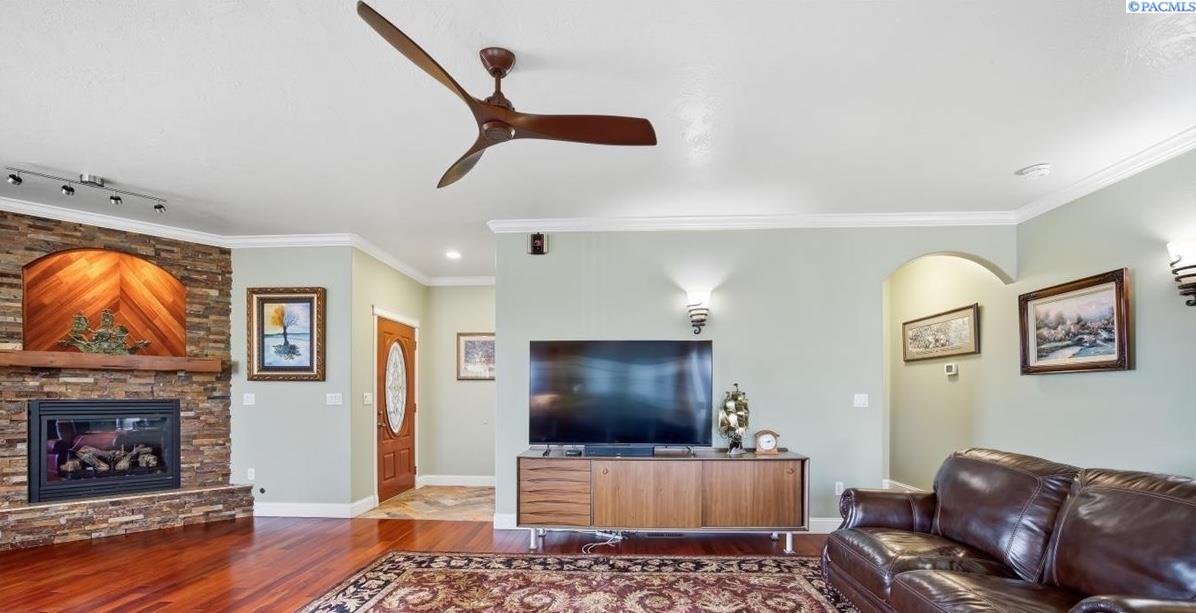8521 Canyon Ave, Kennewick, WA 99336