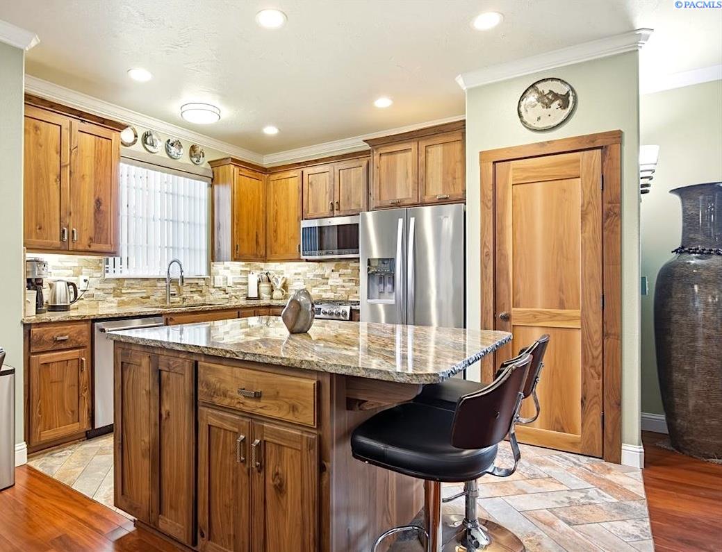 8521 Canyon Ave, Kennewick, WA 99336