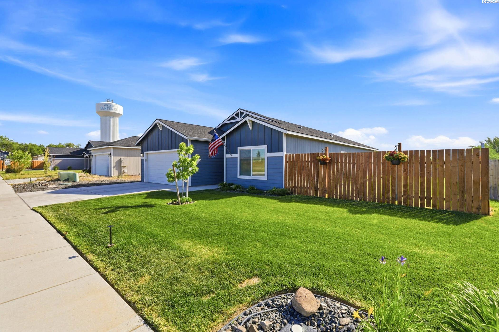 1324 14th St, Benton City, WA 99320