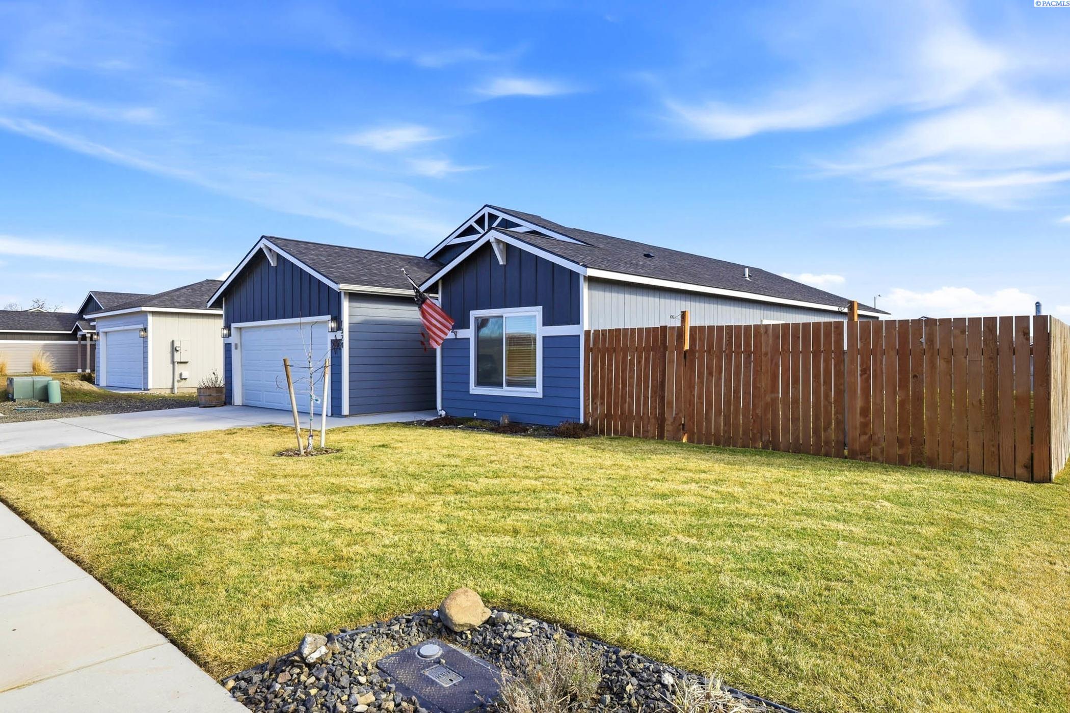 1324 14th St, Benton City, WA 99320