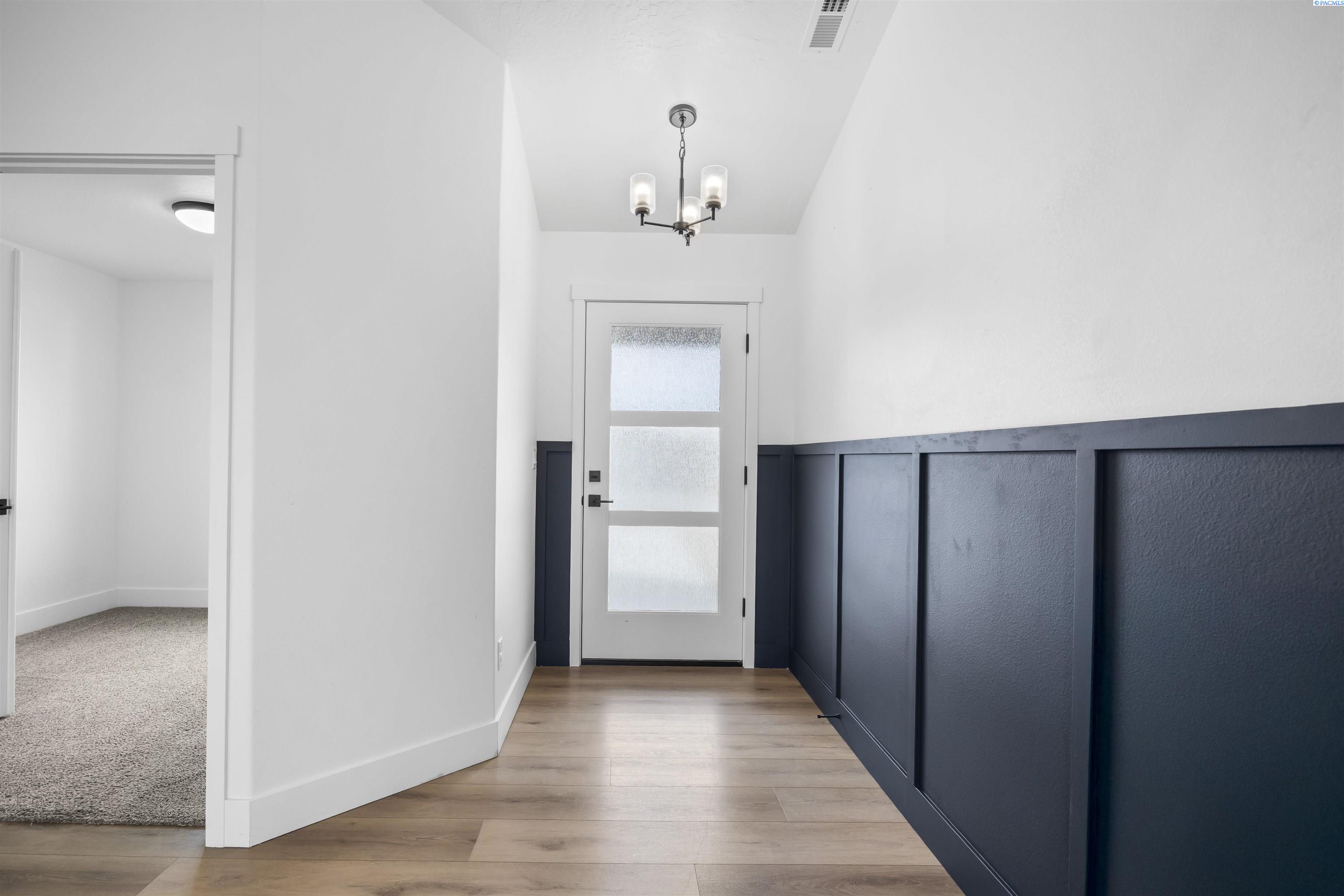 10405 Silverbright Dr, Pasco, WA 99301