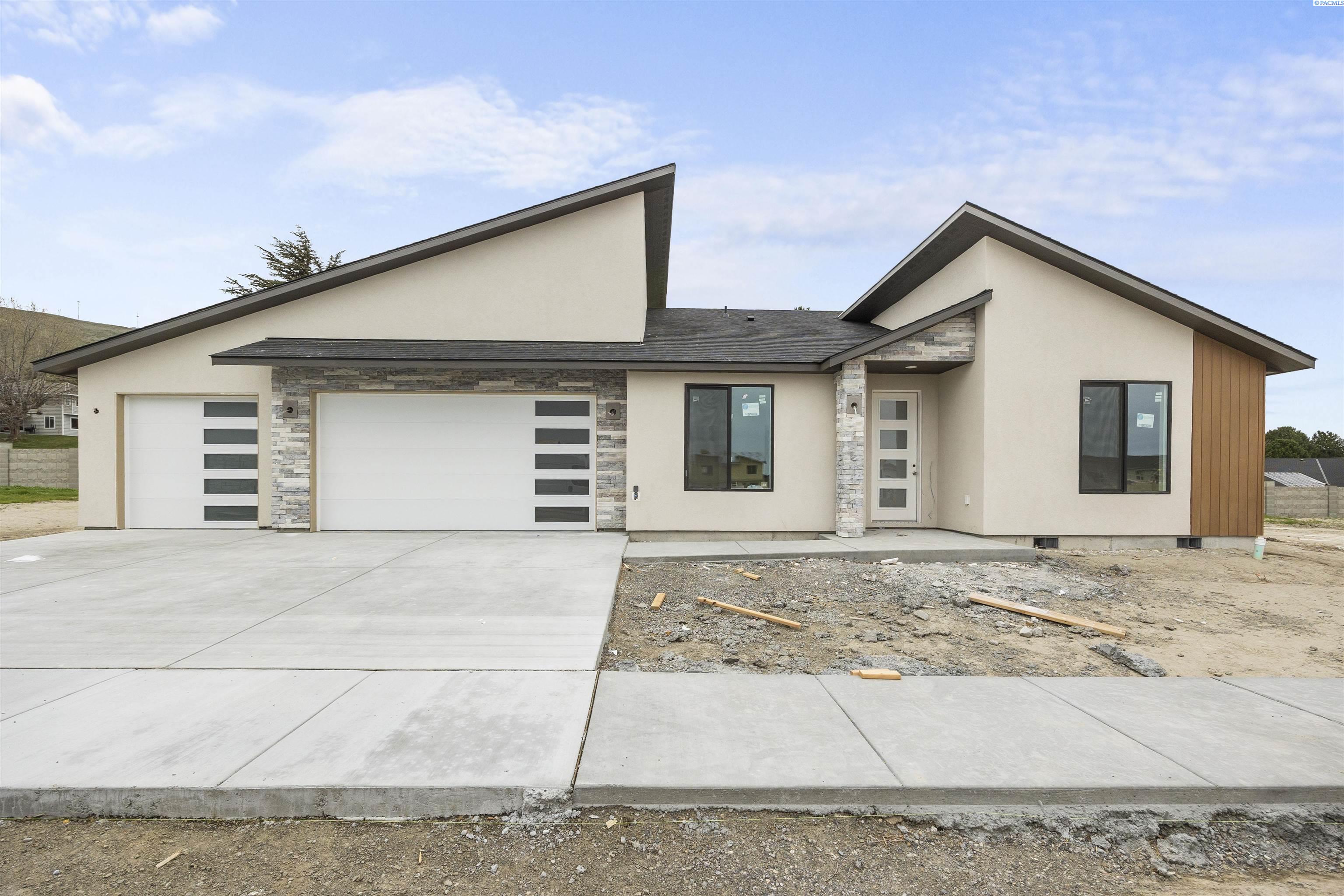 2364 Lariat Ln, Richland, WA 99352
