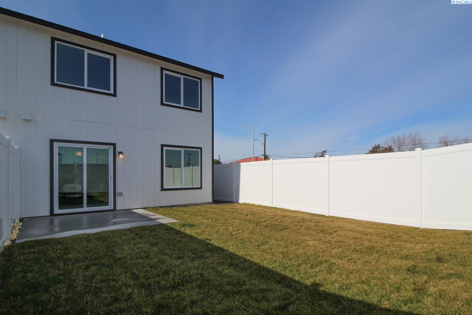 1152 Yost St, Kennewick, WA 99336