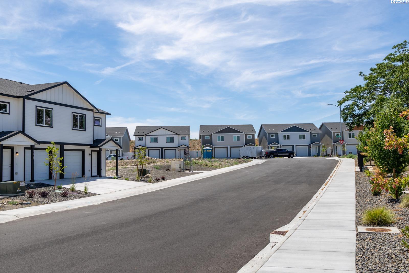 1152 Yost St, Kennewick, WA 99336