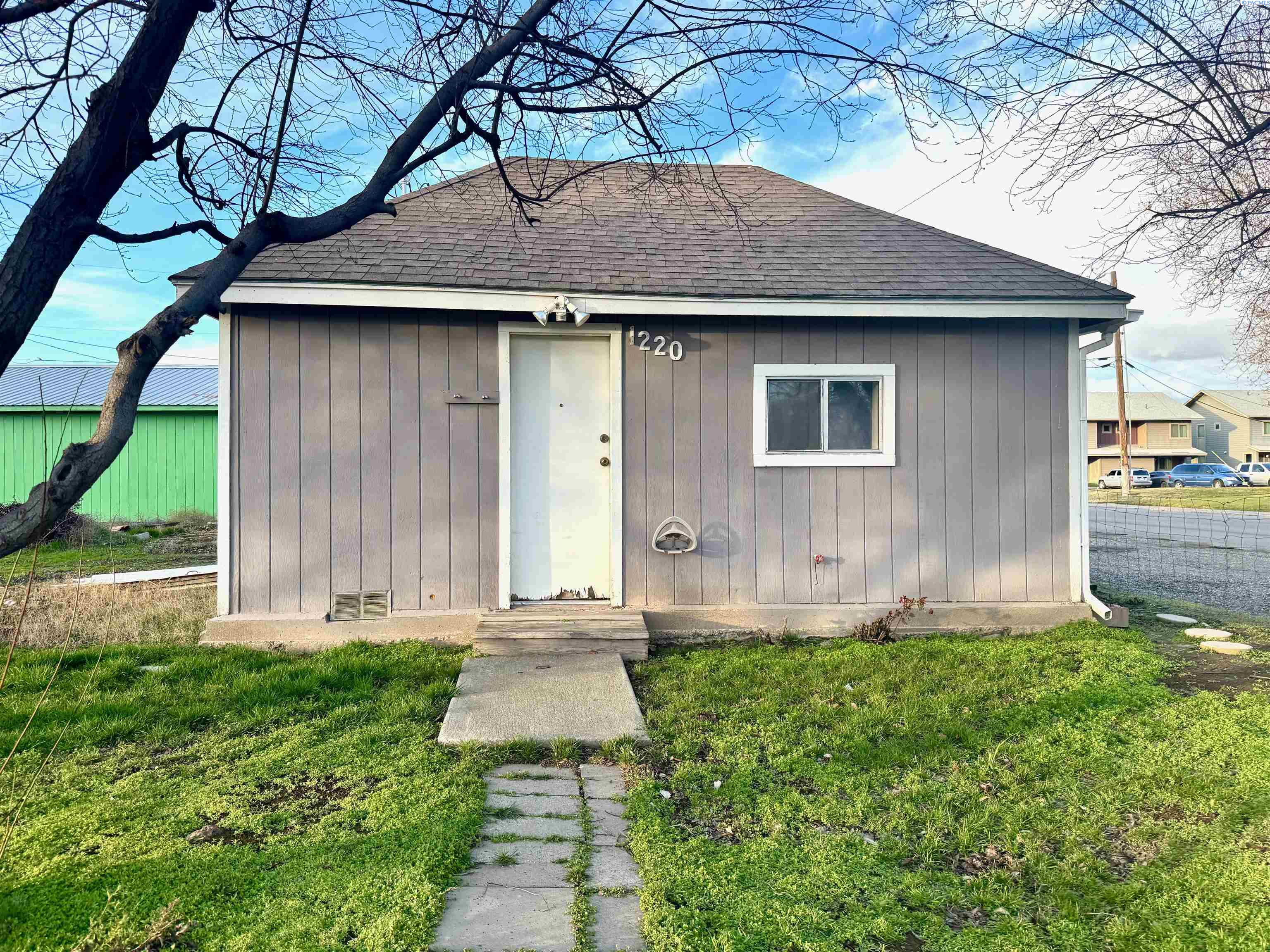 1220 Roosevelt Rd., Sunnyside WA 98944