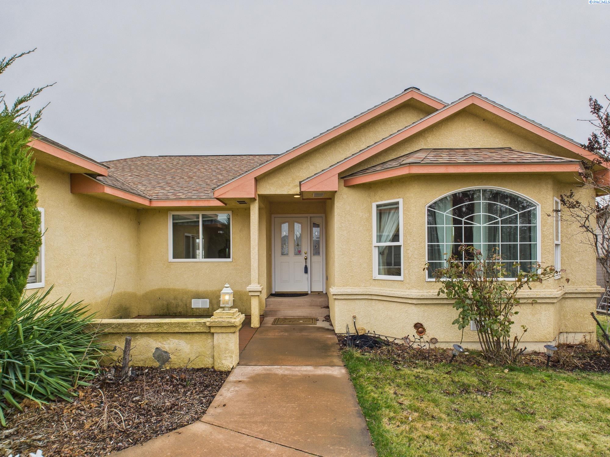 407 Concord St, Zillah WA 98953